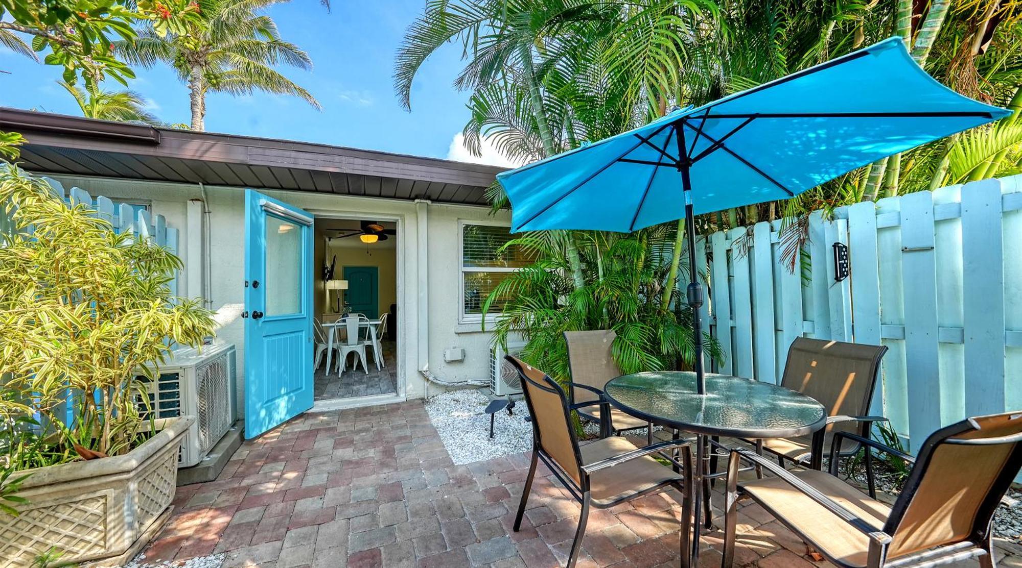Siesta Key Palms Hotel