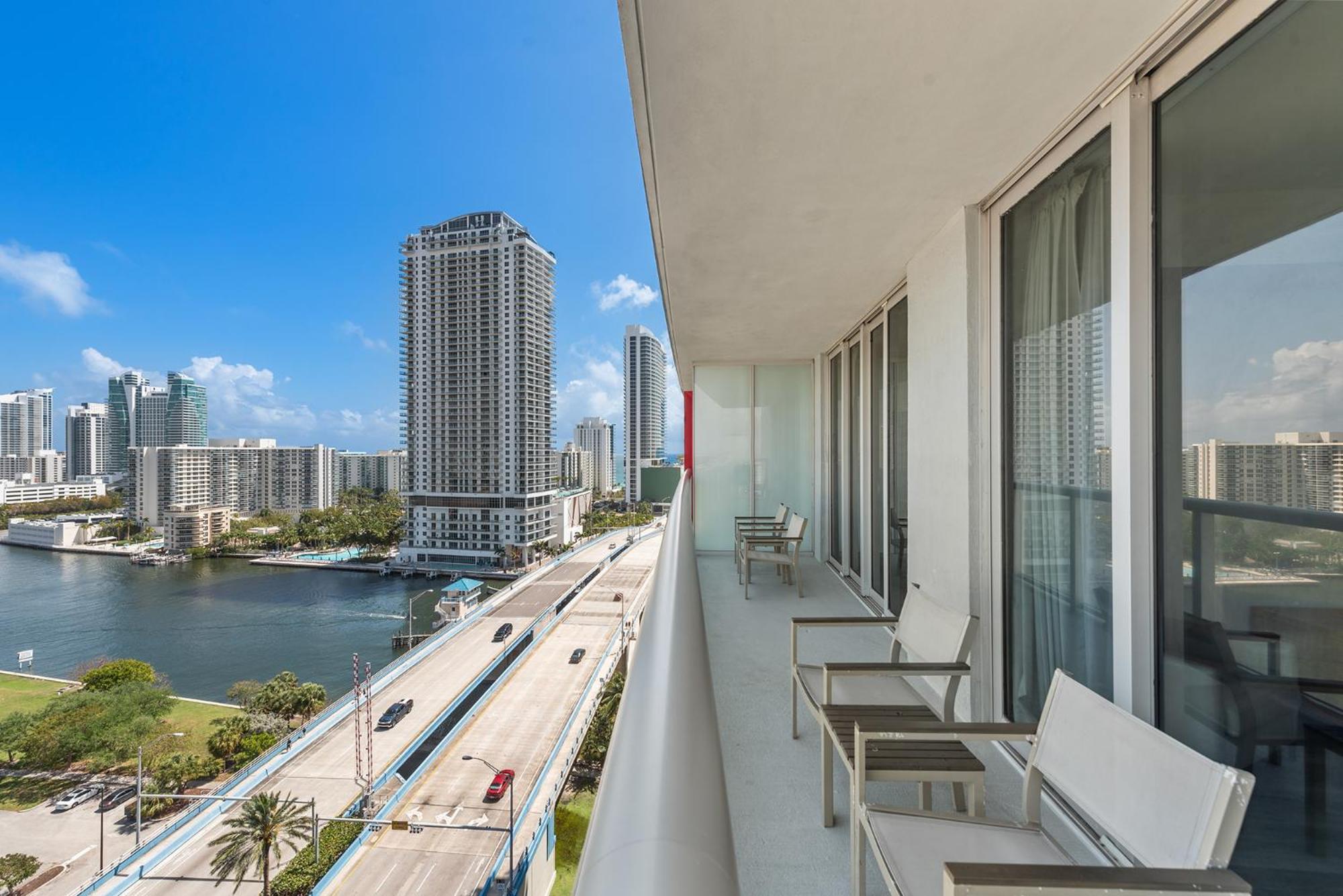 Aparthotel Water View Building With Pool - 5-min Walk To The *