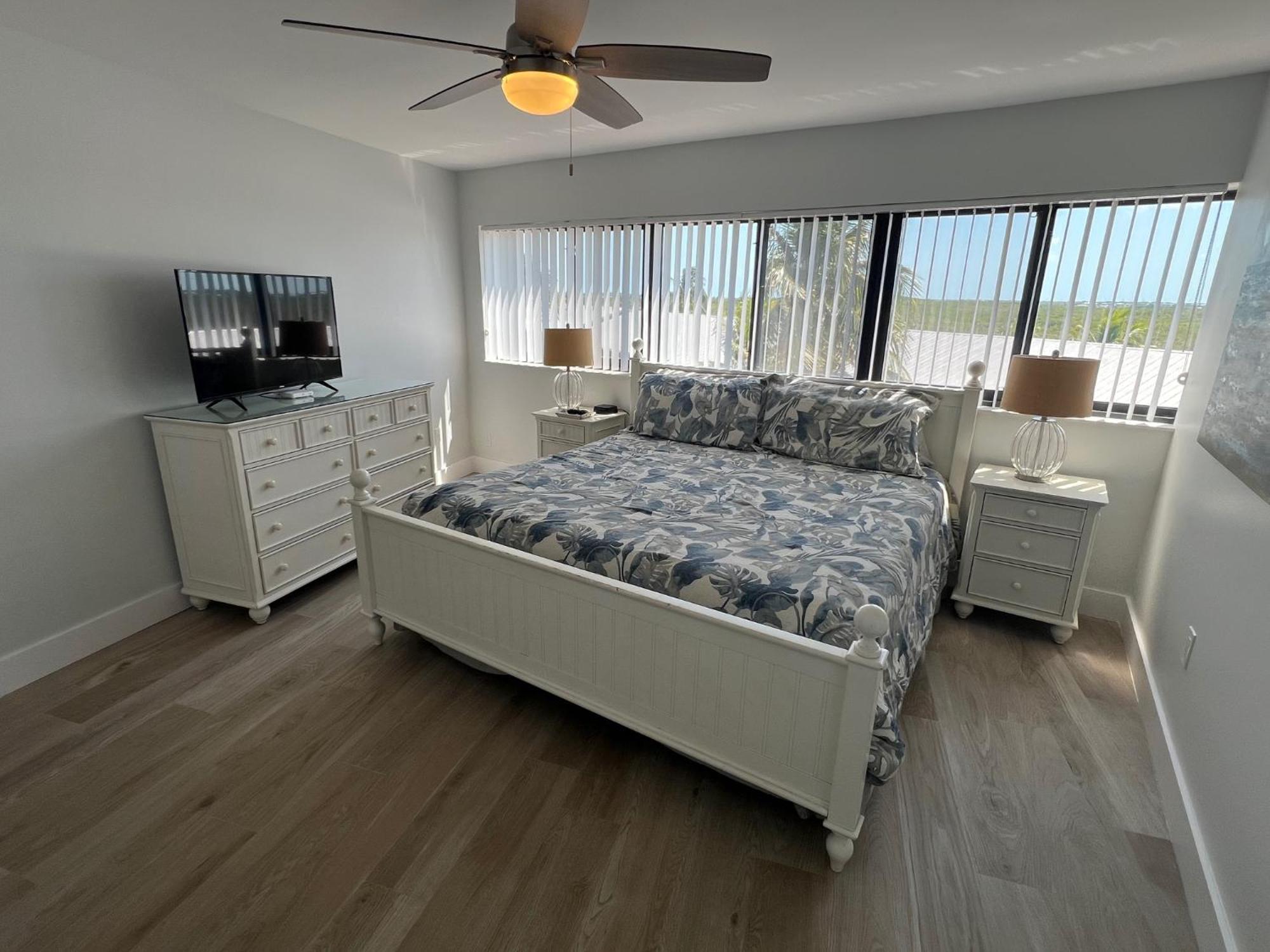 Apartment Licensed Mgr - Modern Oceanfront Condo! Beautiful Ocean Views! Resort! 2 King Beds! *
