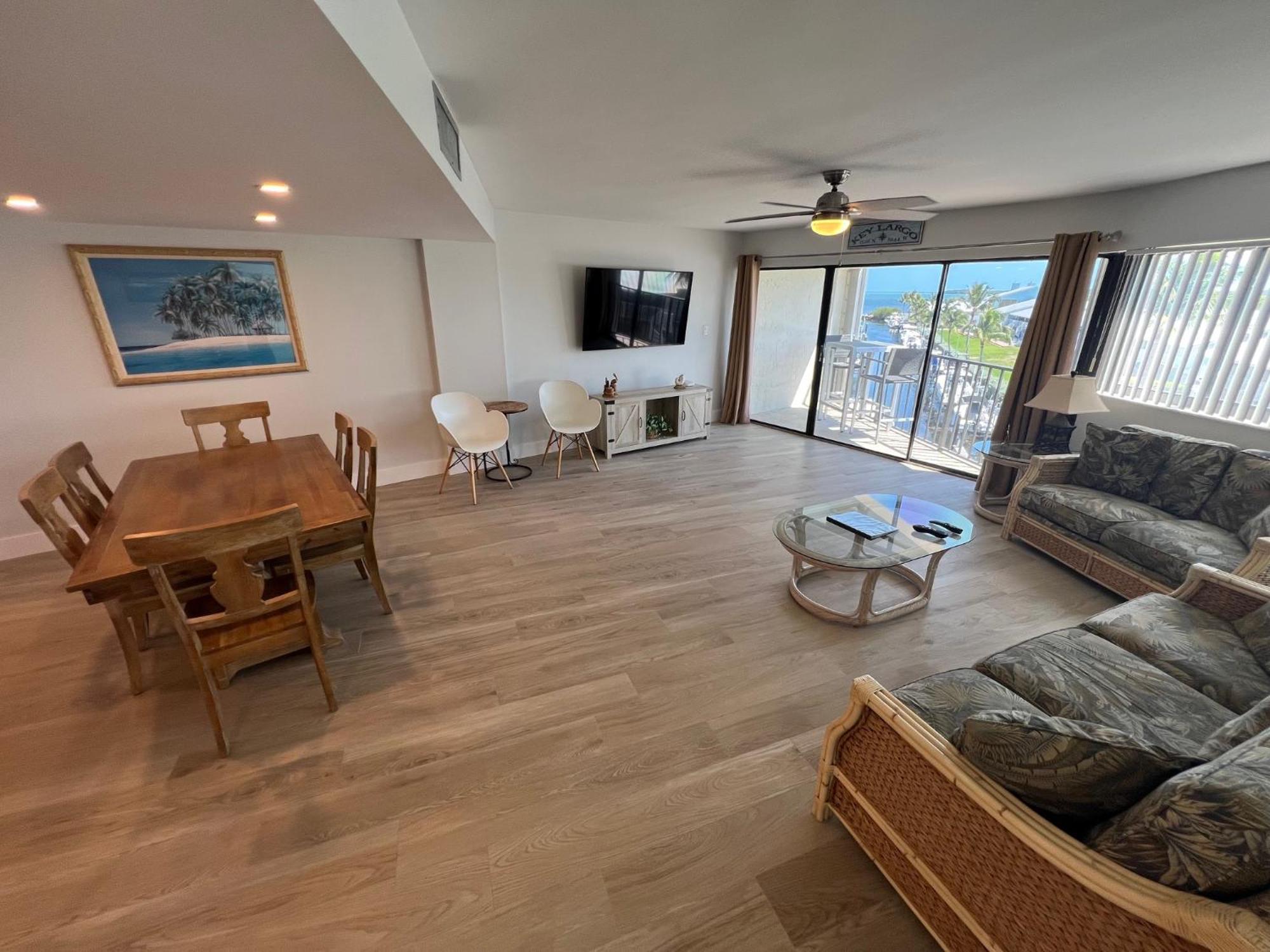 Licensed Mgr - Modern Oceanfront Condo! Beautiful Ocean Views! Resort! 2 King Beds! Key Largo