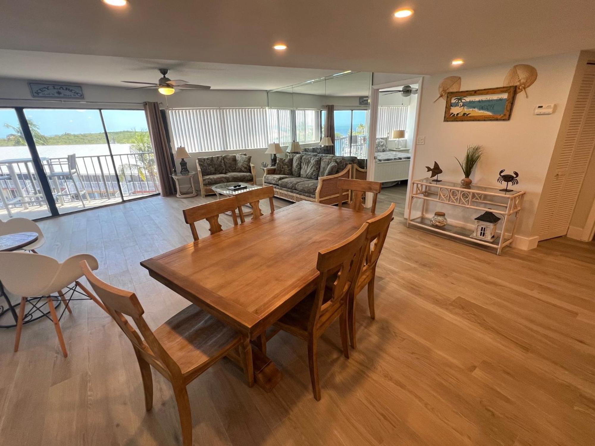 Licensed Mgr - Modern Oceanfront Condo! Beautiful Ocean Views! Resort! 2 King Beds! * Key Largo