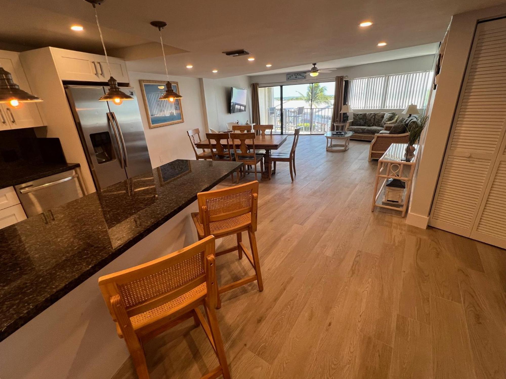 Licensed Mgr - Modern Oceanfront Condo! Beautiful Ocean Views! Resort! 2 King Beds! Apartment