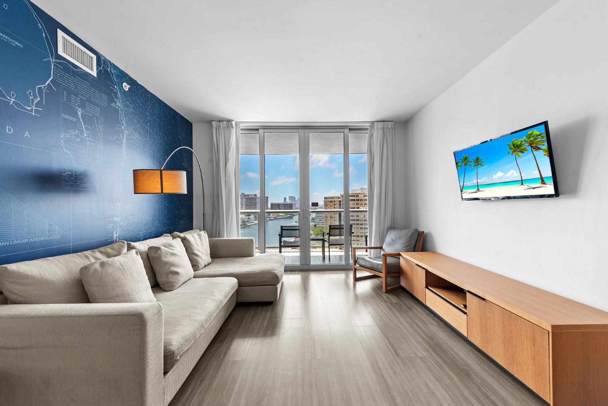 Aparthotel Water View Building With Pool - 5-min Walk To The Hallandale Beach