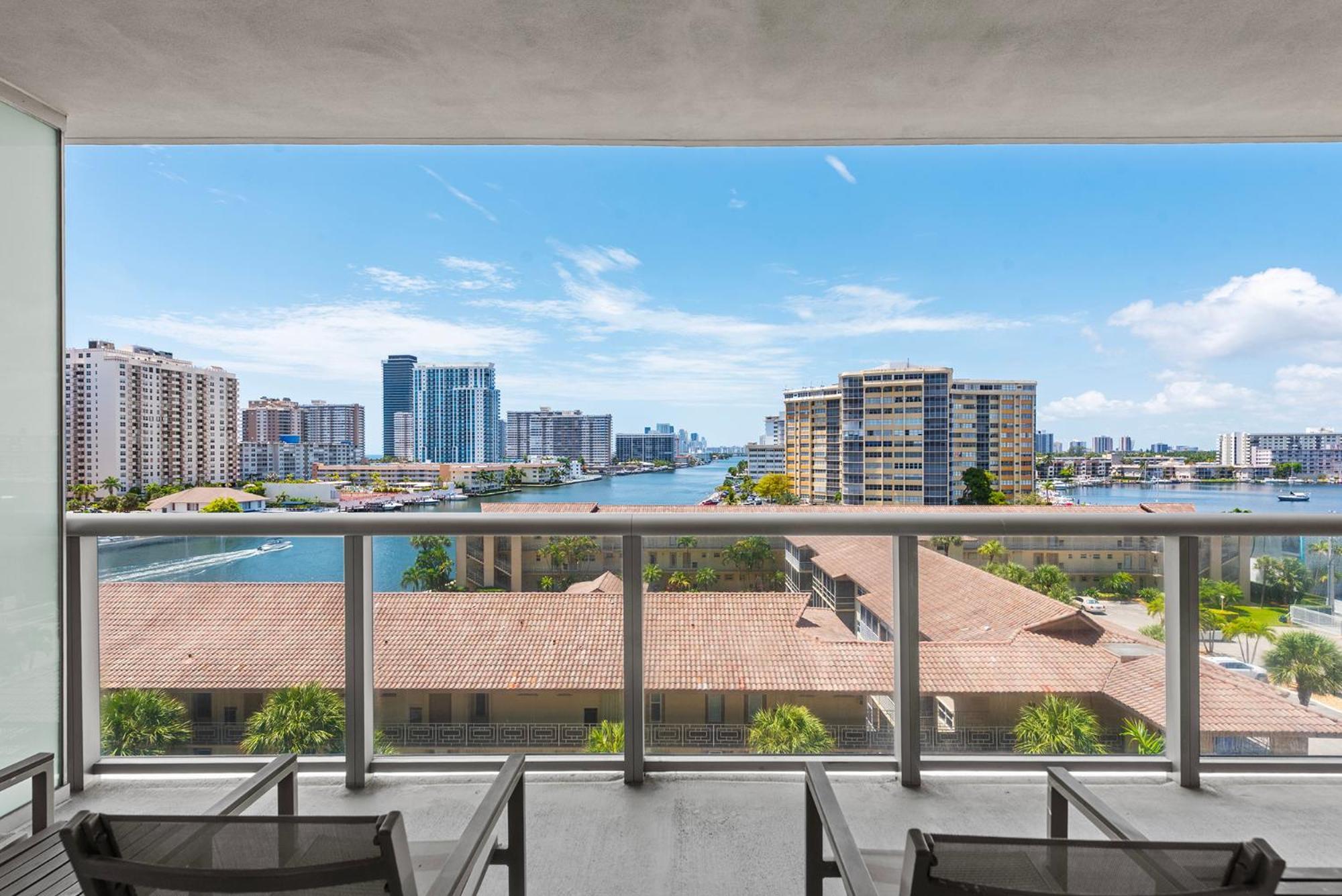 Water View Building With Pool - 5-min Walk To The