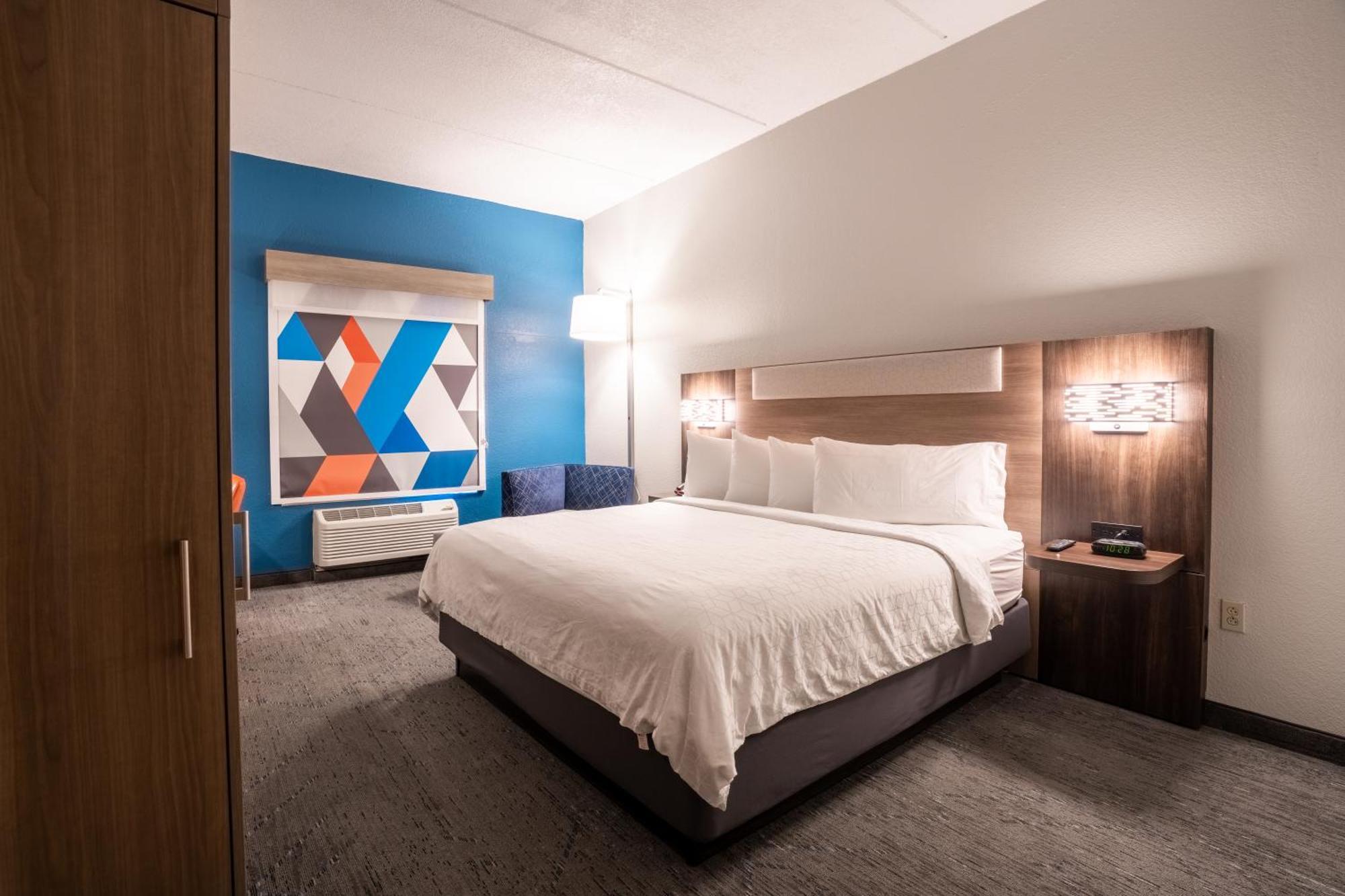 Hotel Express & Orange - Deltona By Ihg