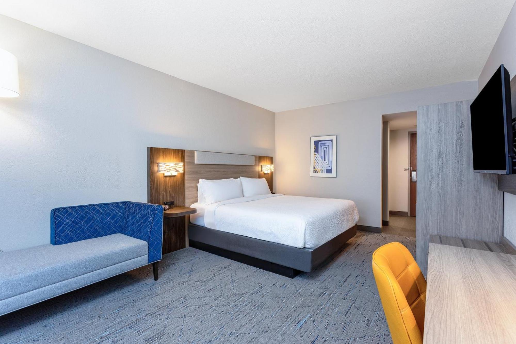 & Suites-i-95