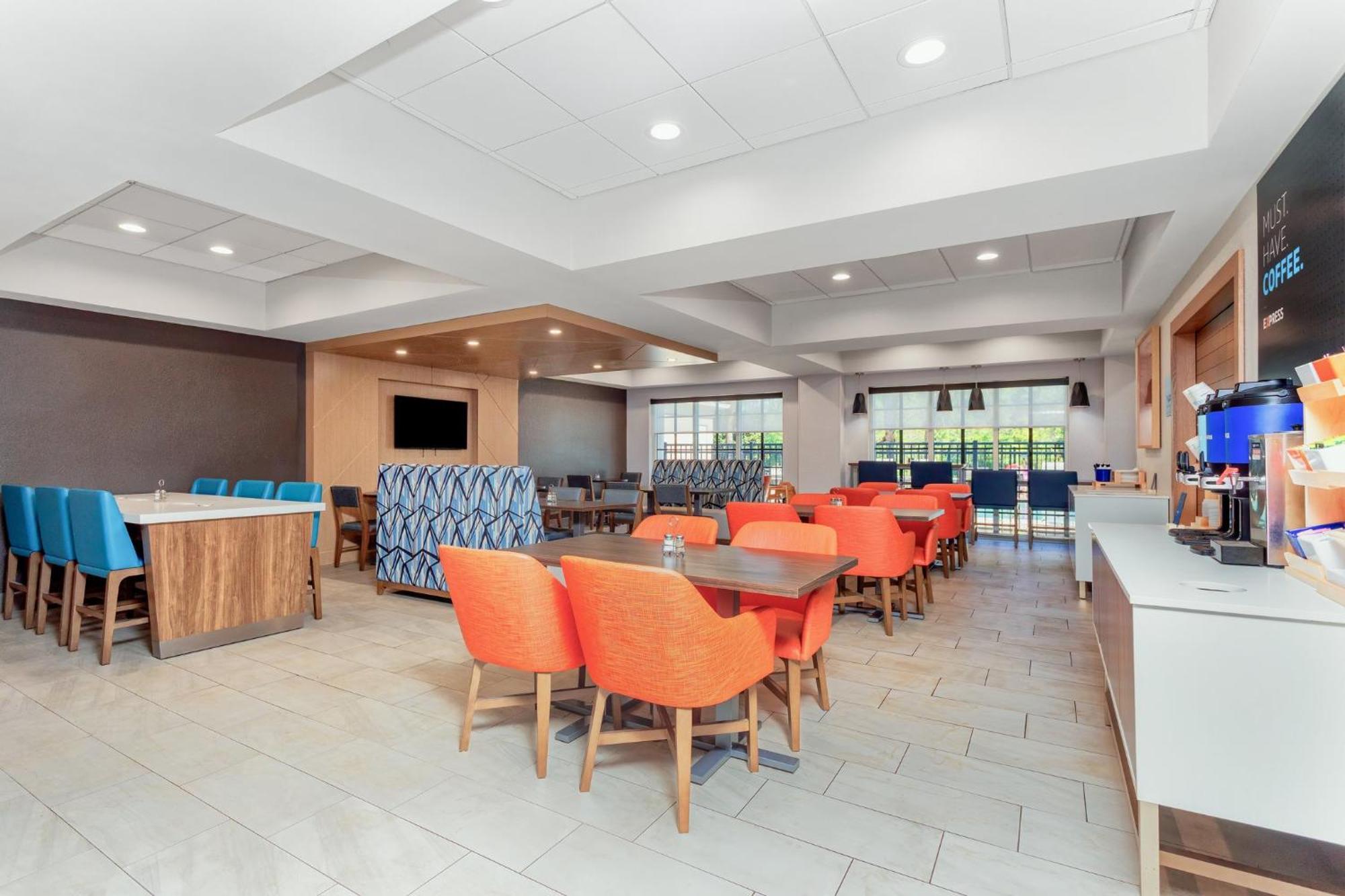 & Suites-i-95 2*