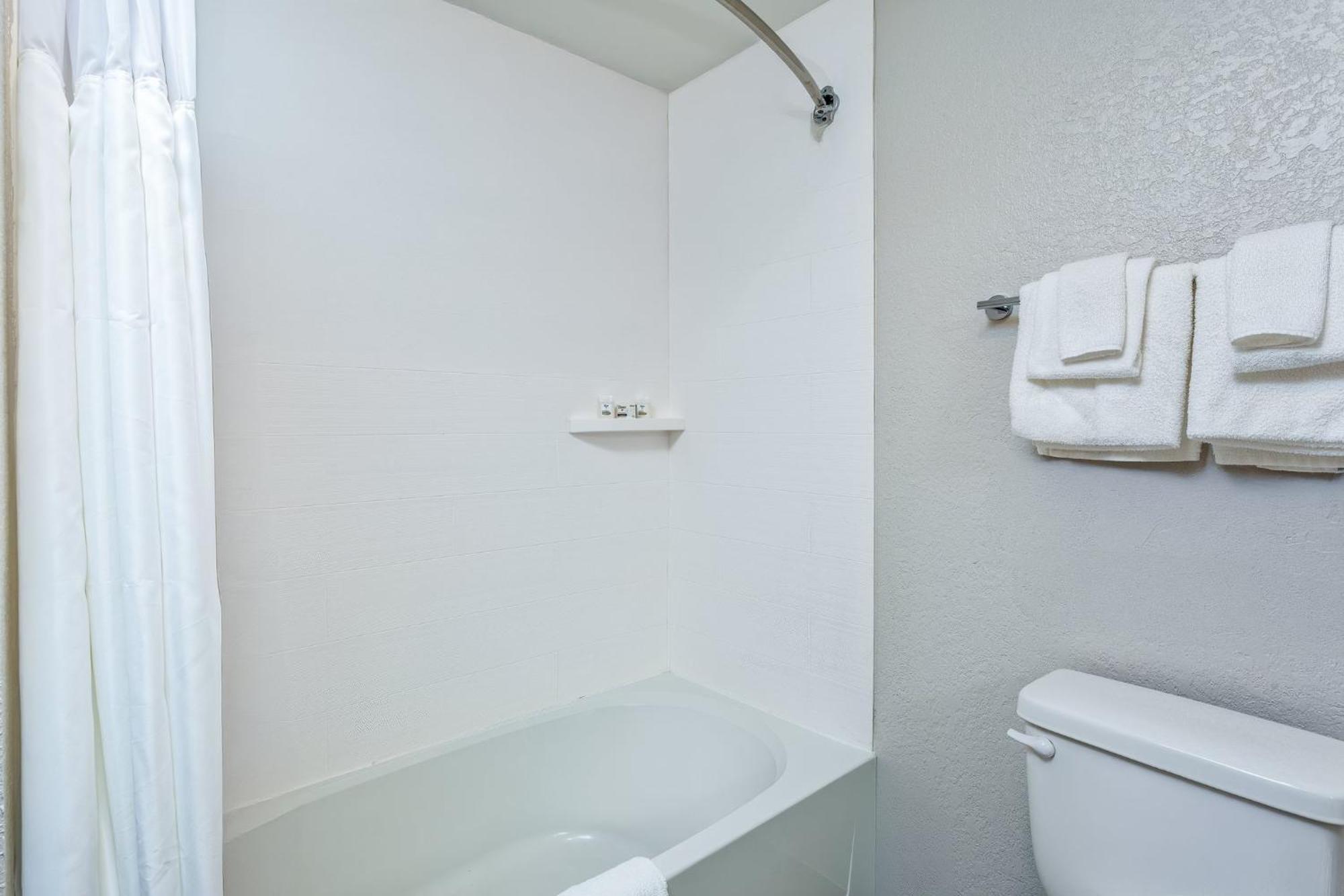 Hotel & Suites-i-95 Palm Coast