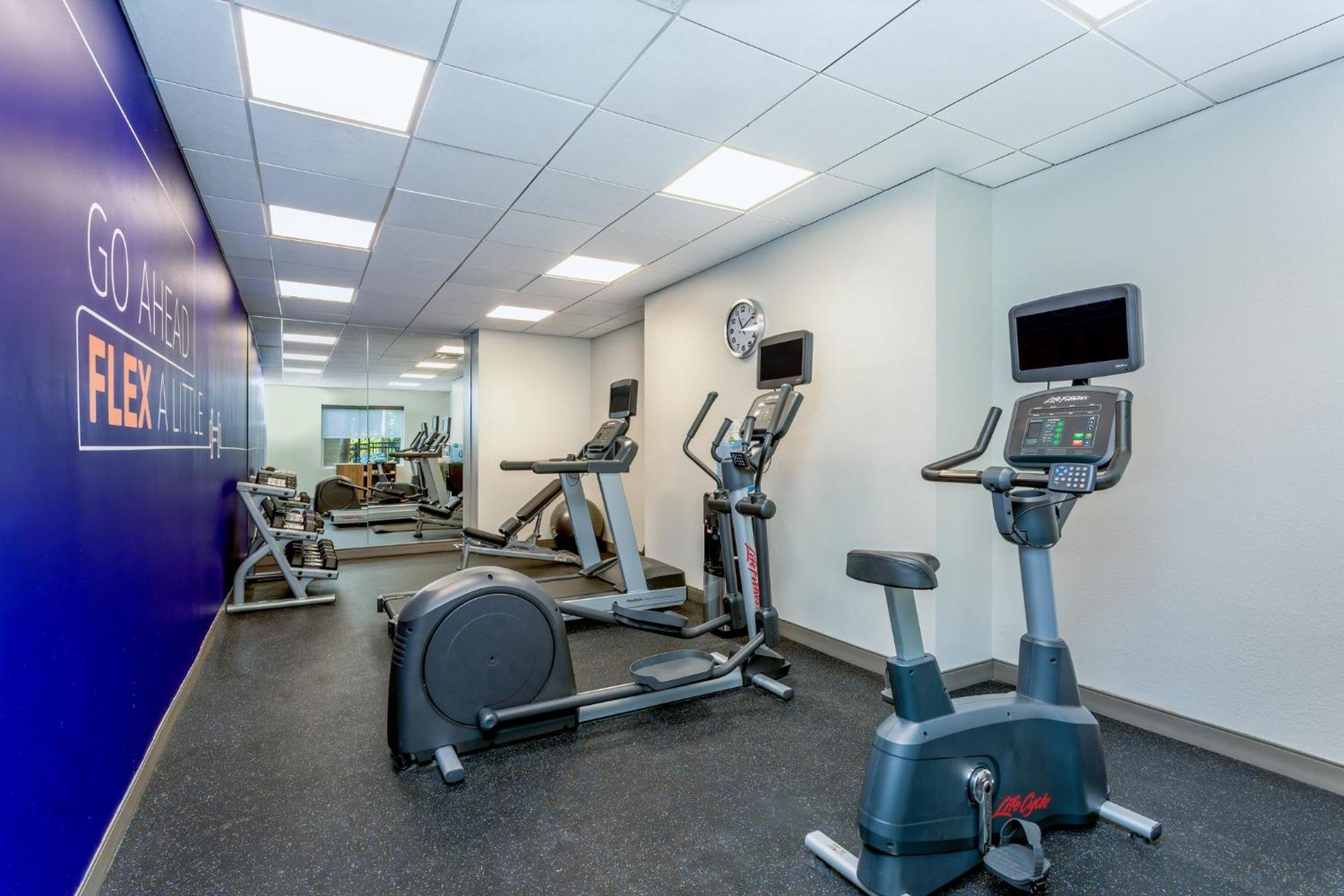& Suites-i-95 Hotel 2*