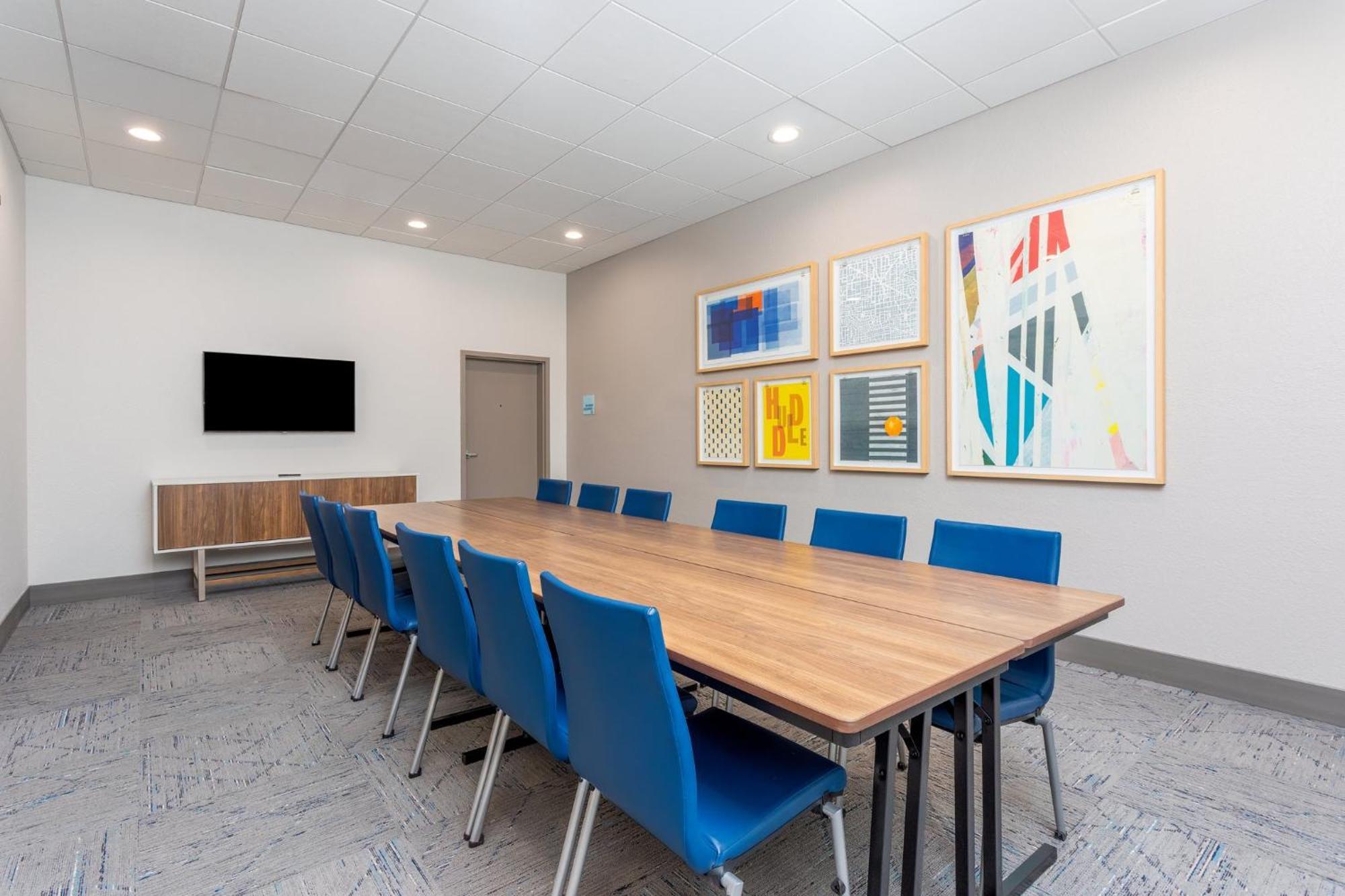Hotel & Suites-i-95 2*
