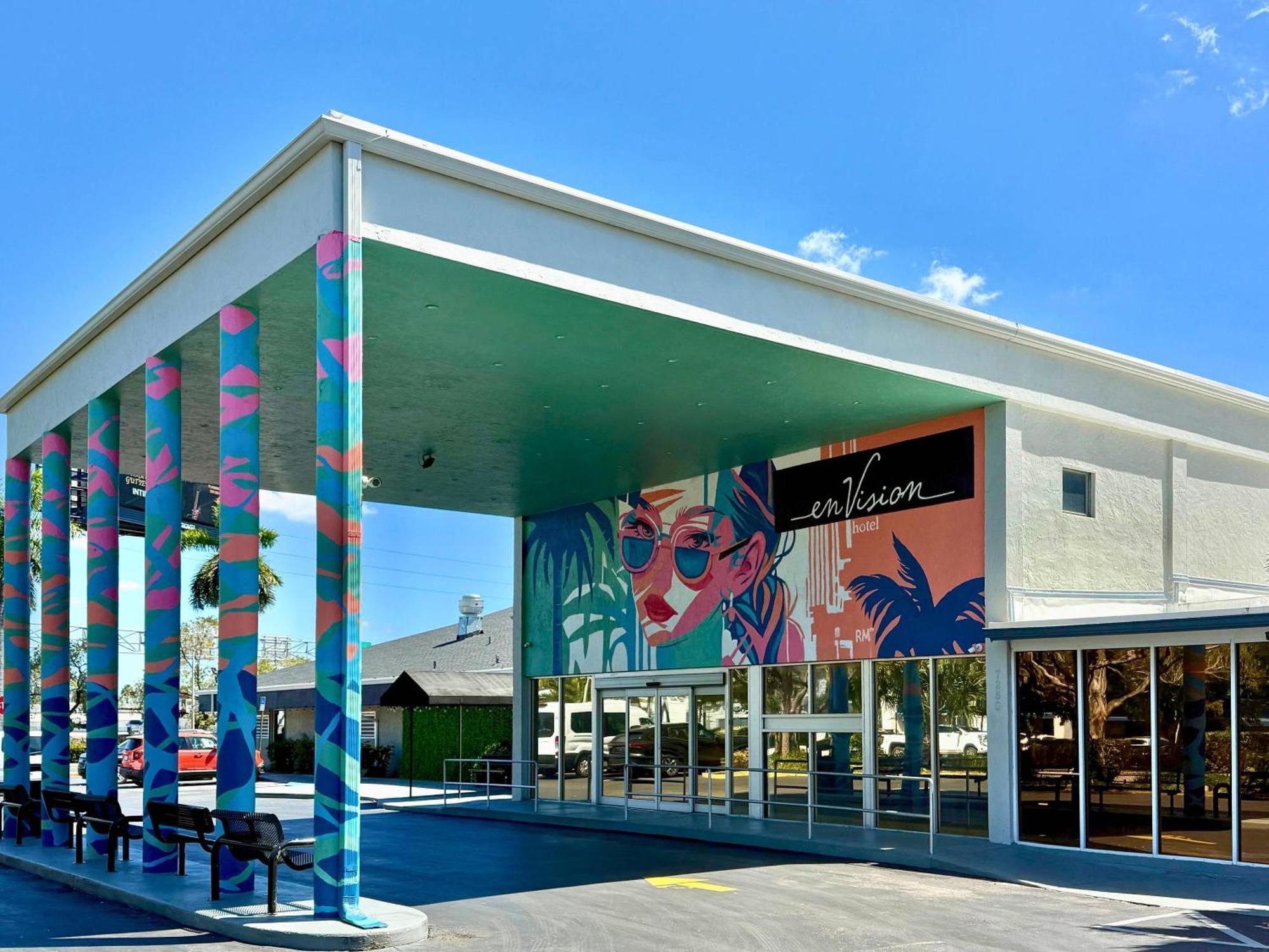 Envision Miami International Airport 3*