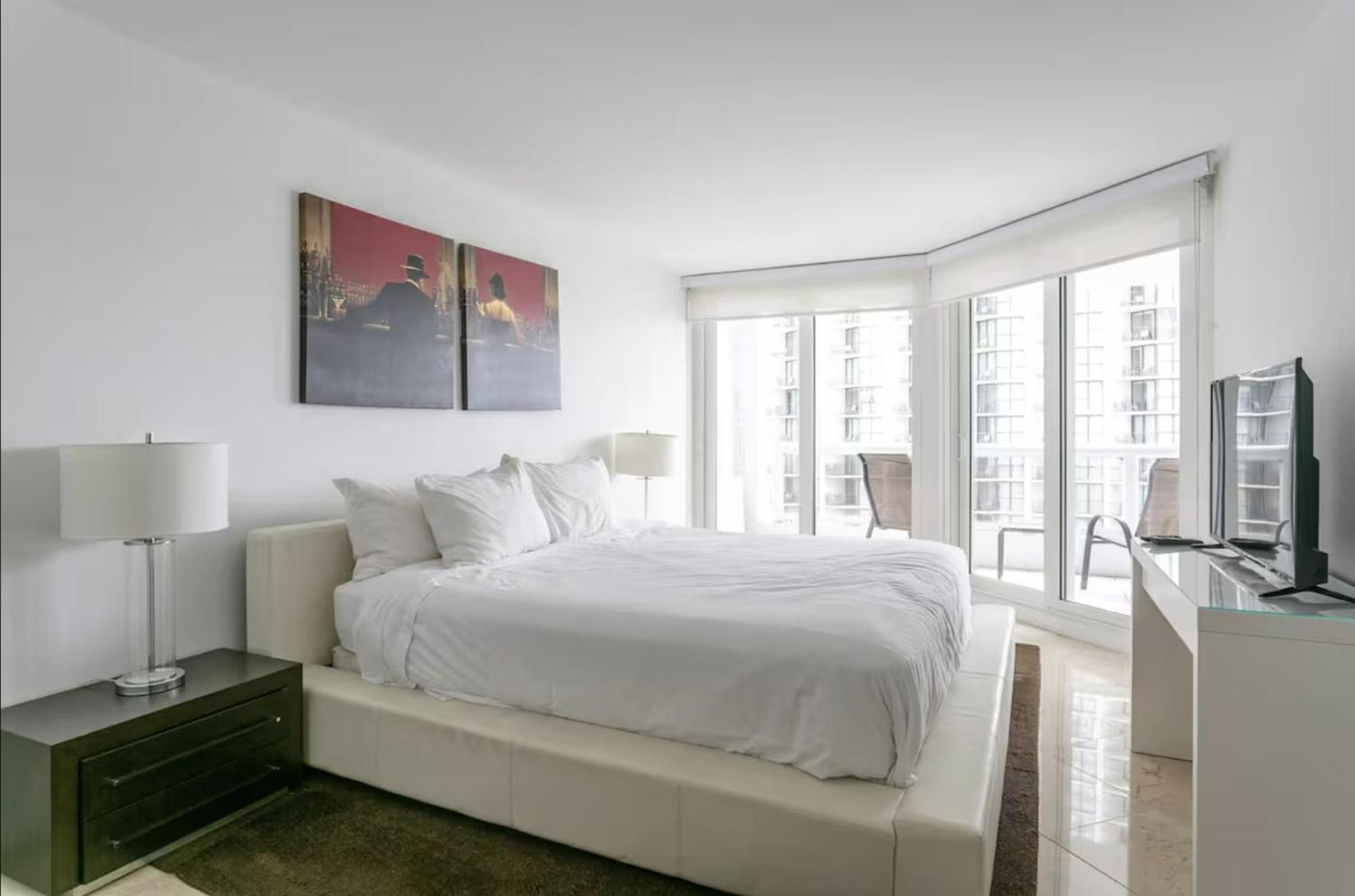 4 Bedroom With Stunning Balcony View Apartment Miami