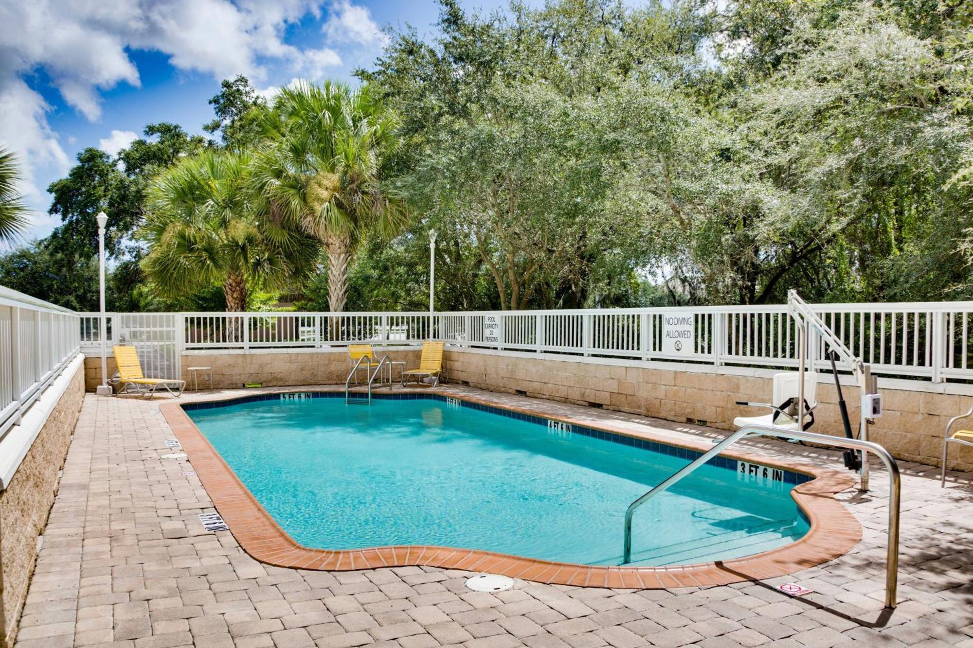Hotel Fairfield By Marriott & West/palm Bay 3*