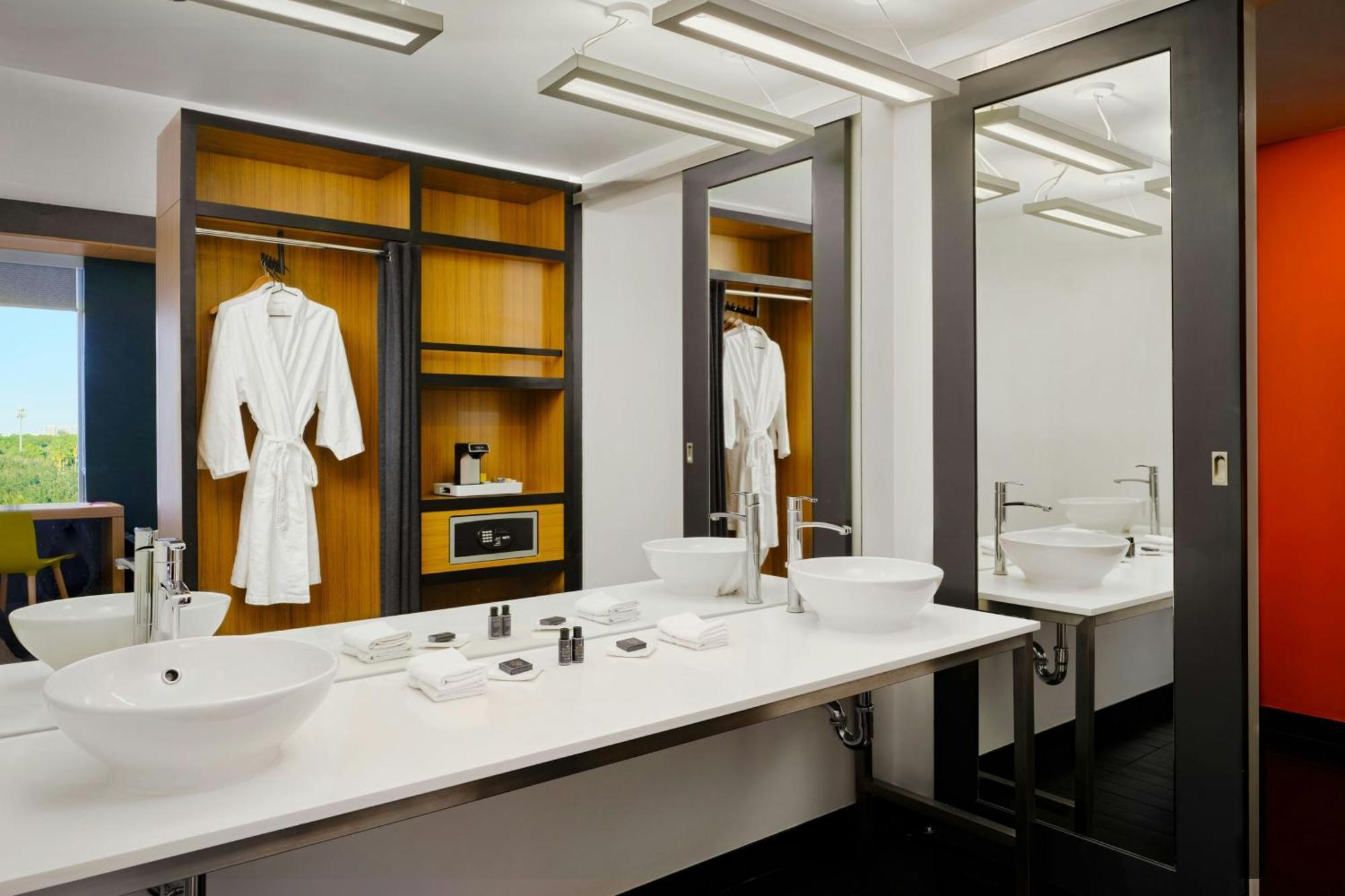Aloft Miami 3*