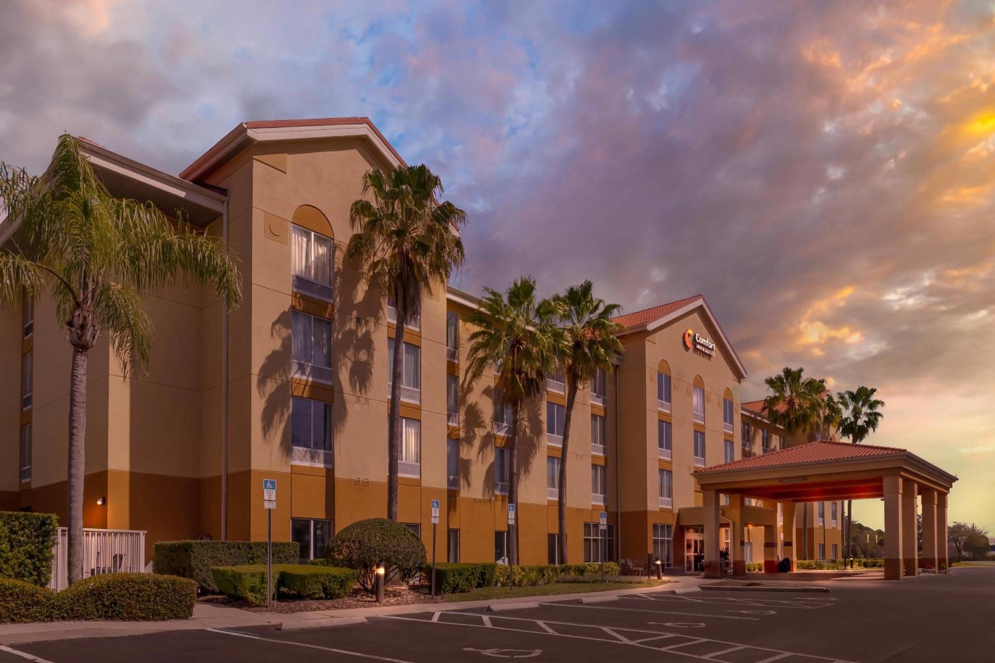 Comfort & Orlando North Hotel 3*