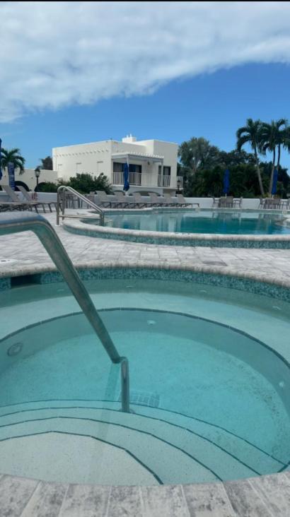 Dream At Wtc With Heated Pool Sauna 7 Bicycles And 3 Mls To Apartment *