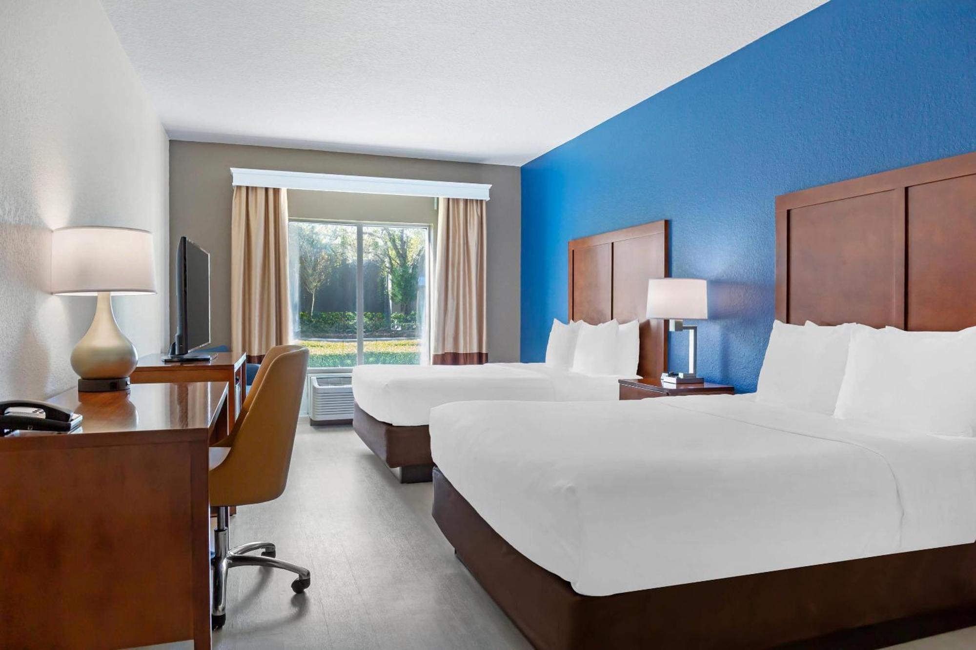 Comfort & Orlando North Hotel 3*