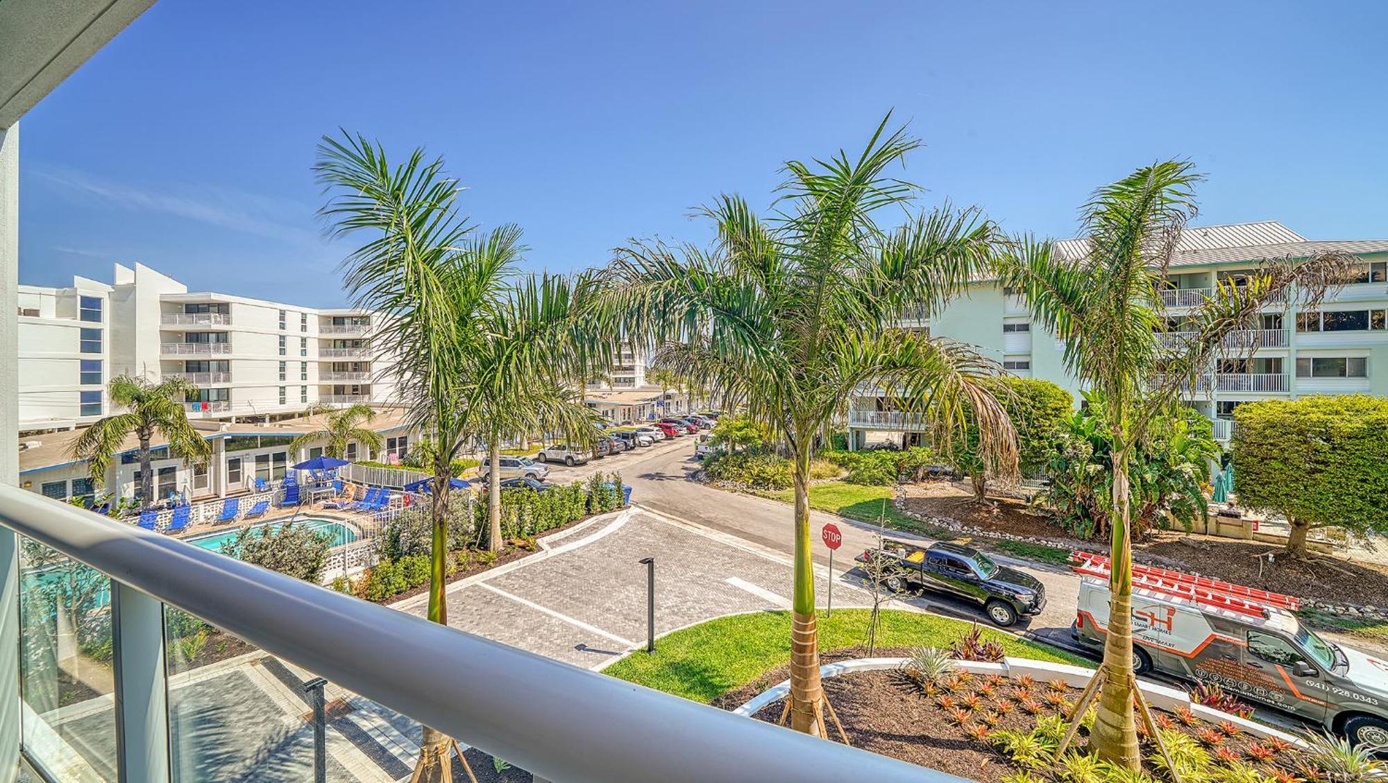 Ten35 Seaside Apartment