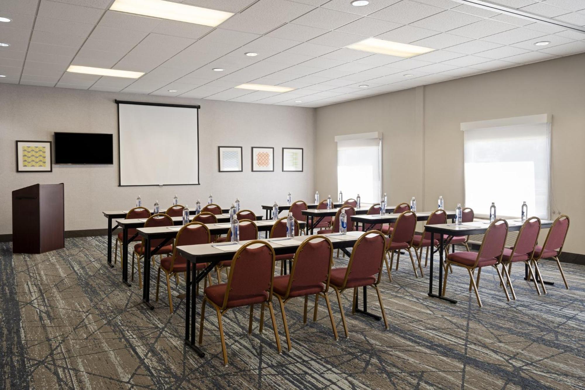 Express North / I-275 By Ihg St. Petersburg