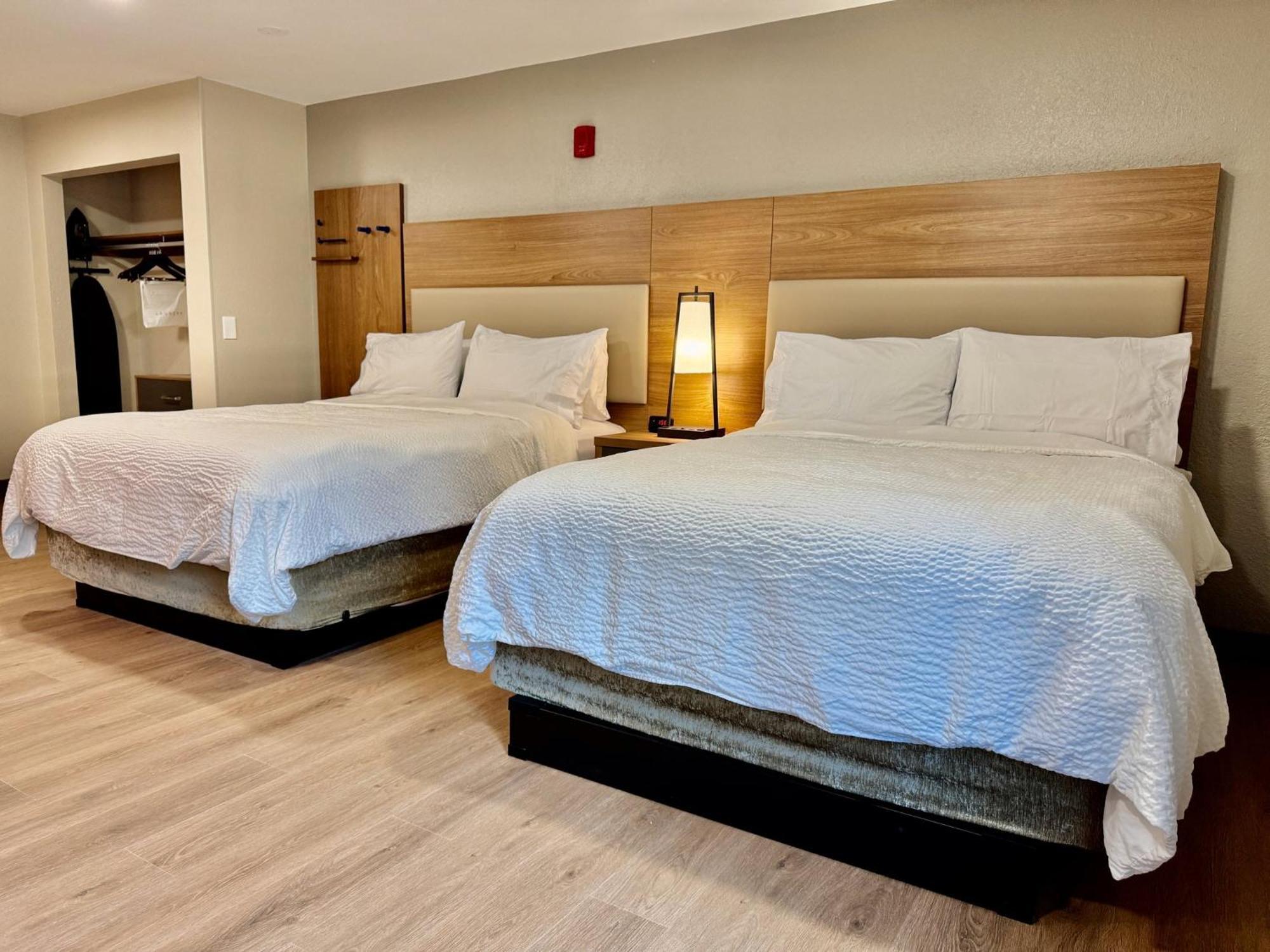 Candlewood Southpoint Hotel