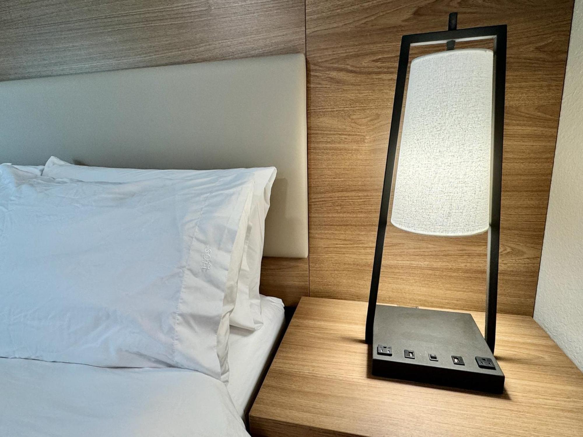 Candlewood Southpoint Hotel 2*