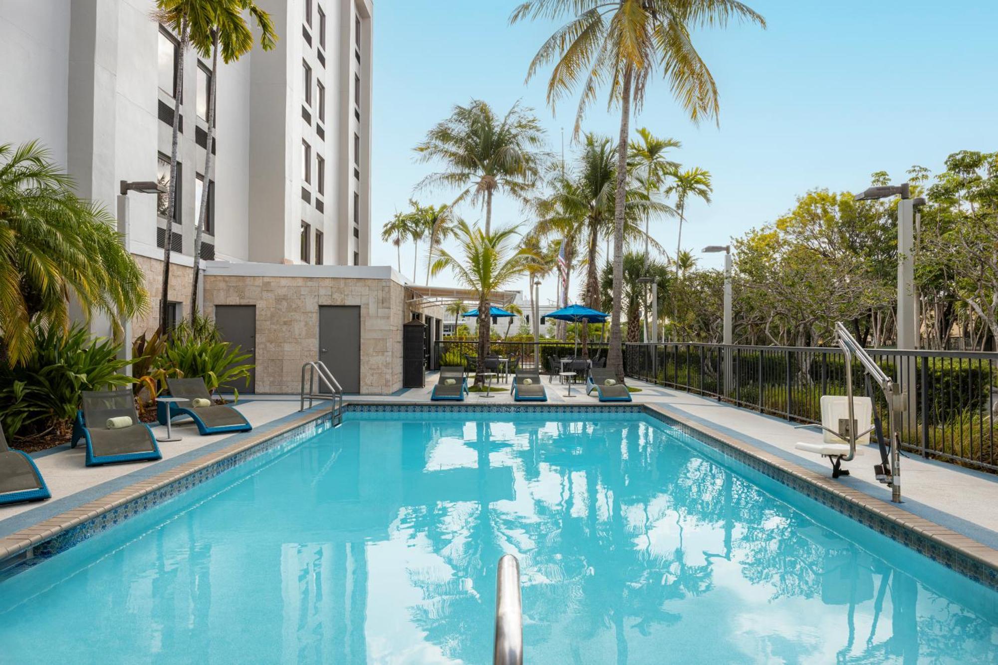 Hampton Miami-airport West 3*