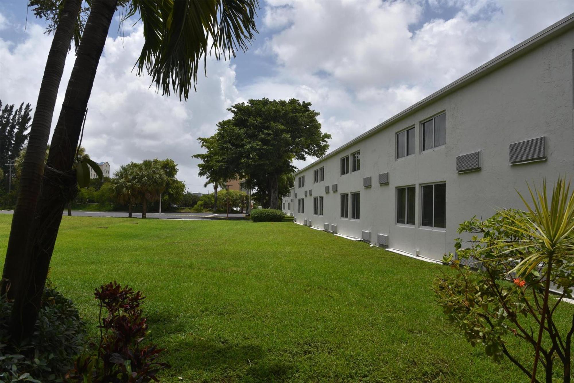 Signature Miami Hotel 3*
