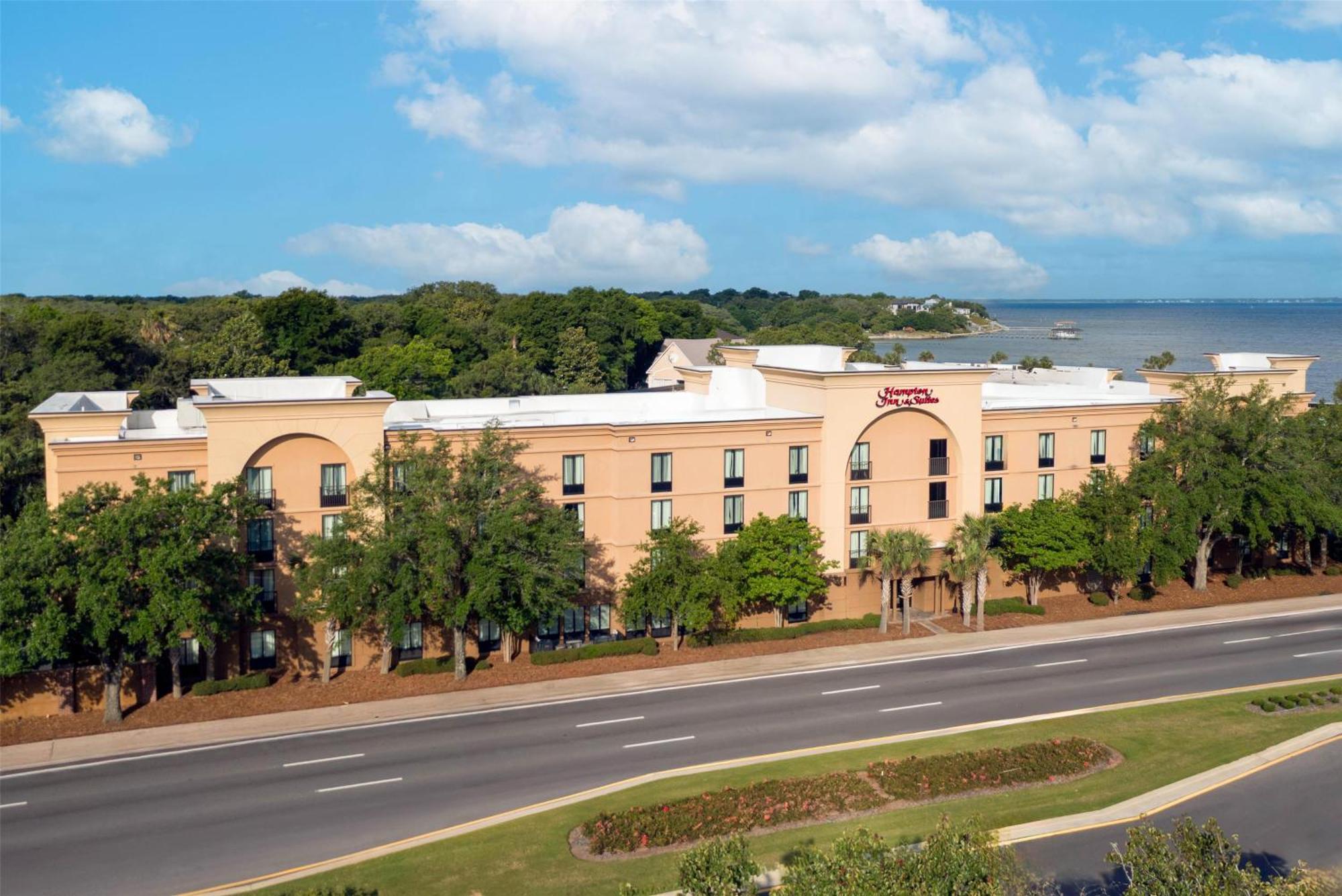 Hampton & Pensacola/gulf Breeze Hotel