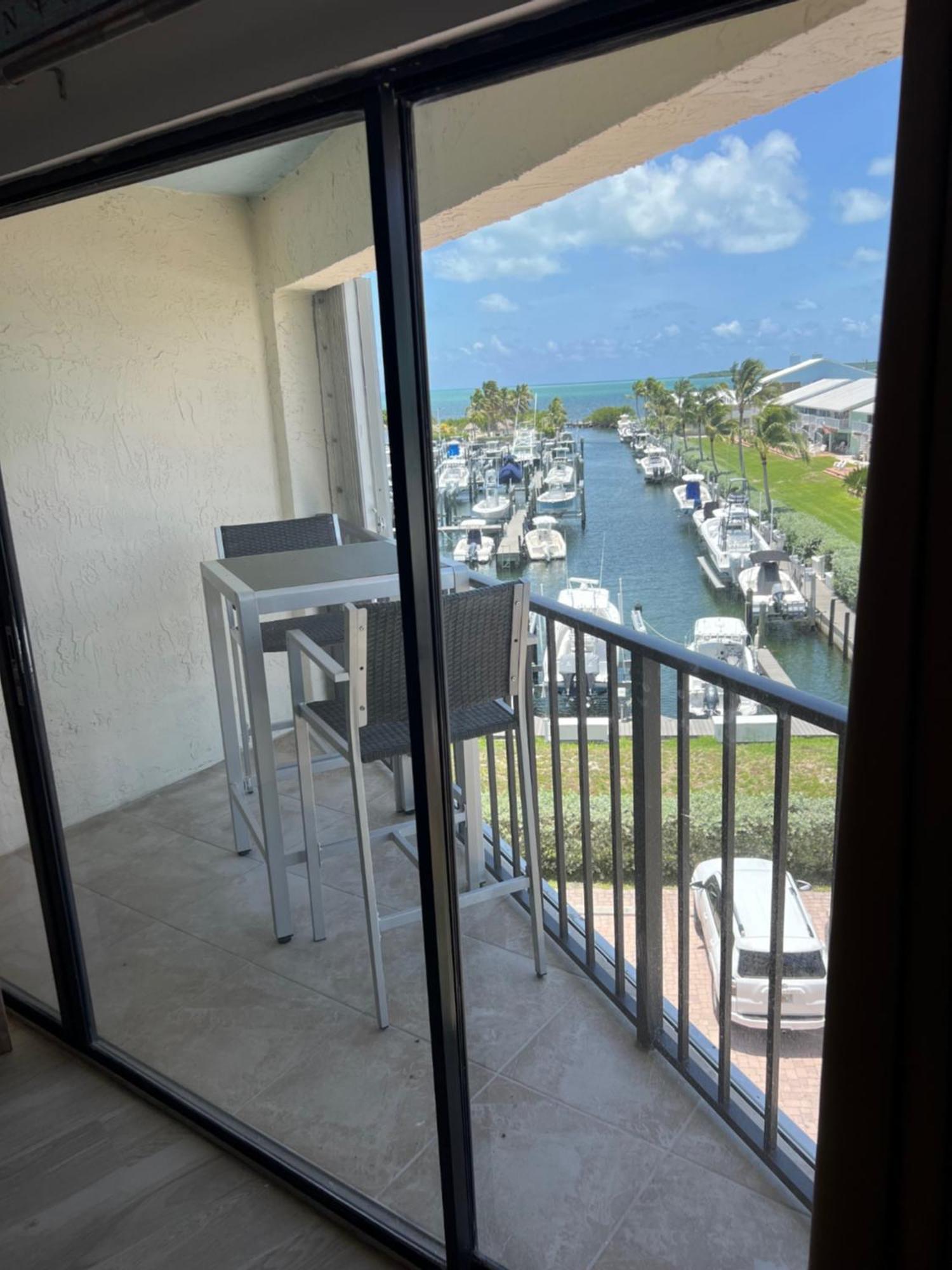Apartment Licensed Mgr - Modern Oceanfront Condo! Beautiful Ocean Views! Resort! 2 King Beds! Key Largo