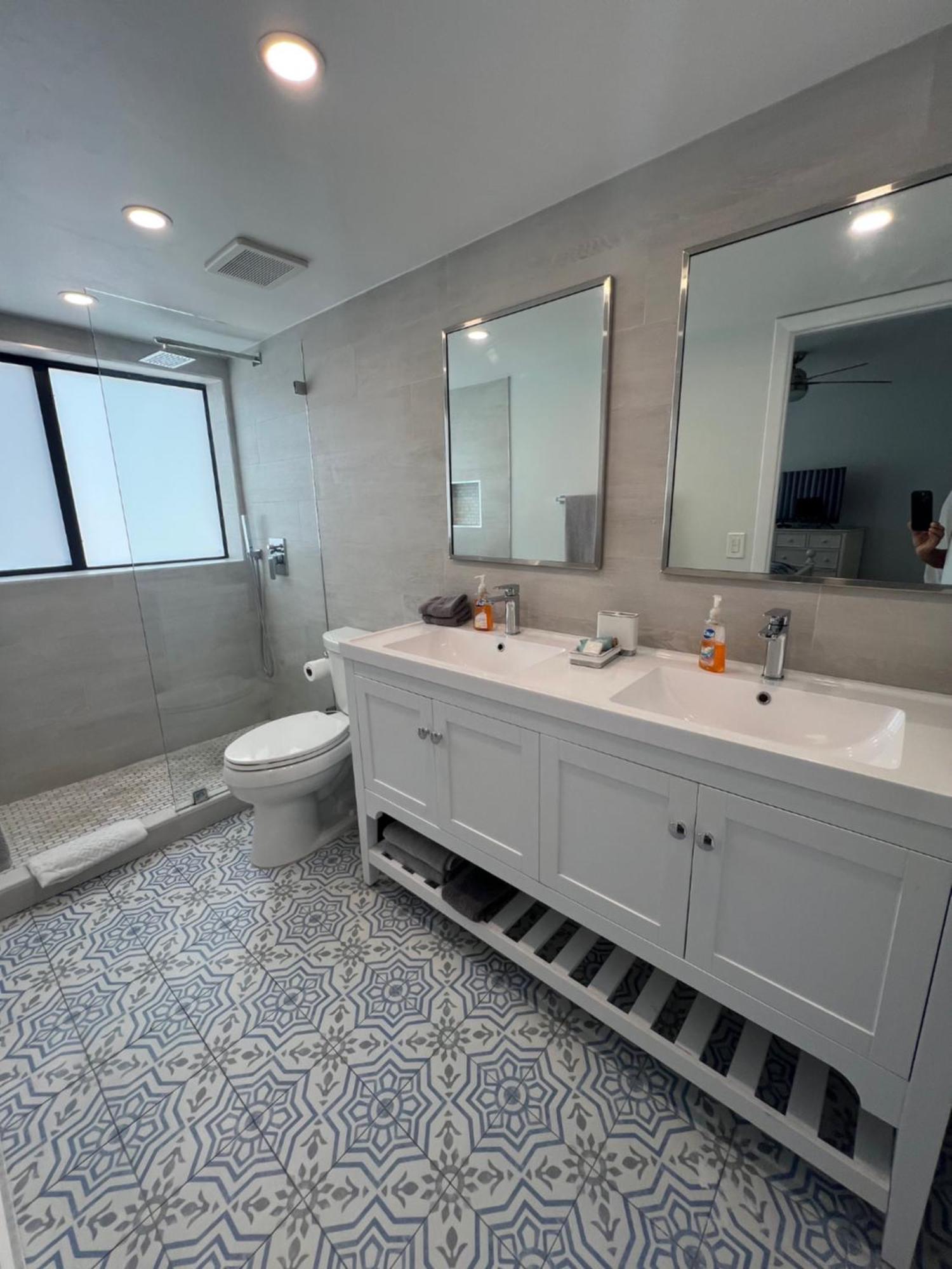 Licensed Mgr - Modern Oceanfront Condo! Beautiful Ocean Views! Resort! 2 King Beds! *