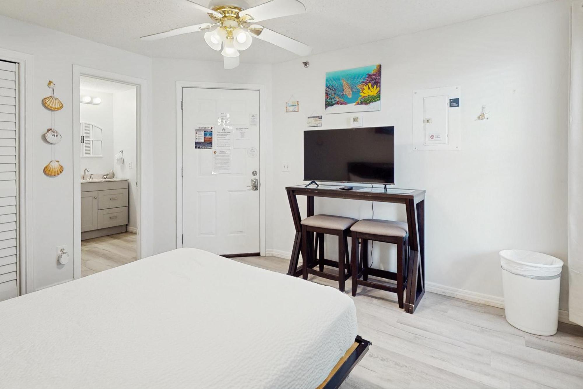 Hotel The At St. Thomas Square #1203a