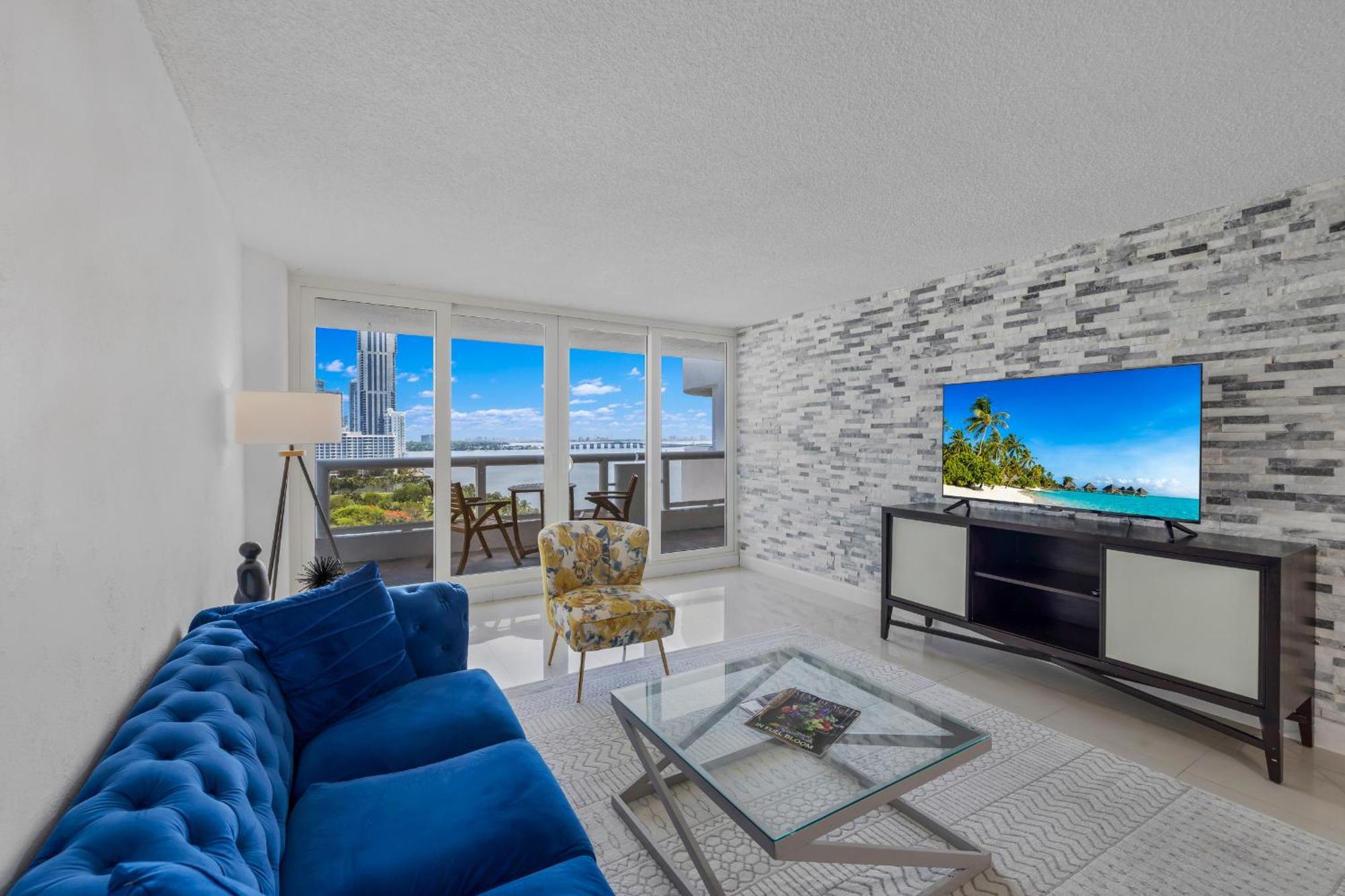4 Bedroom With Stunning Balcony View *