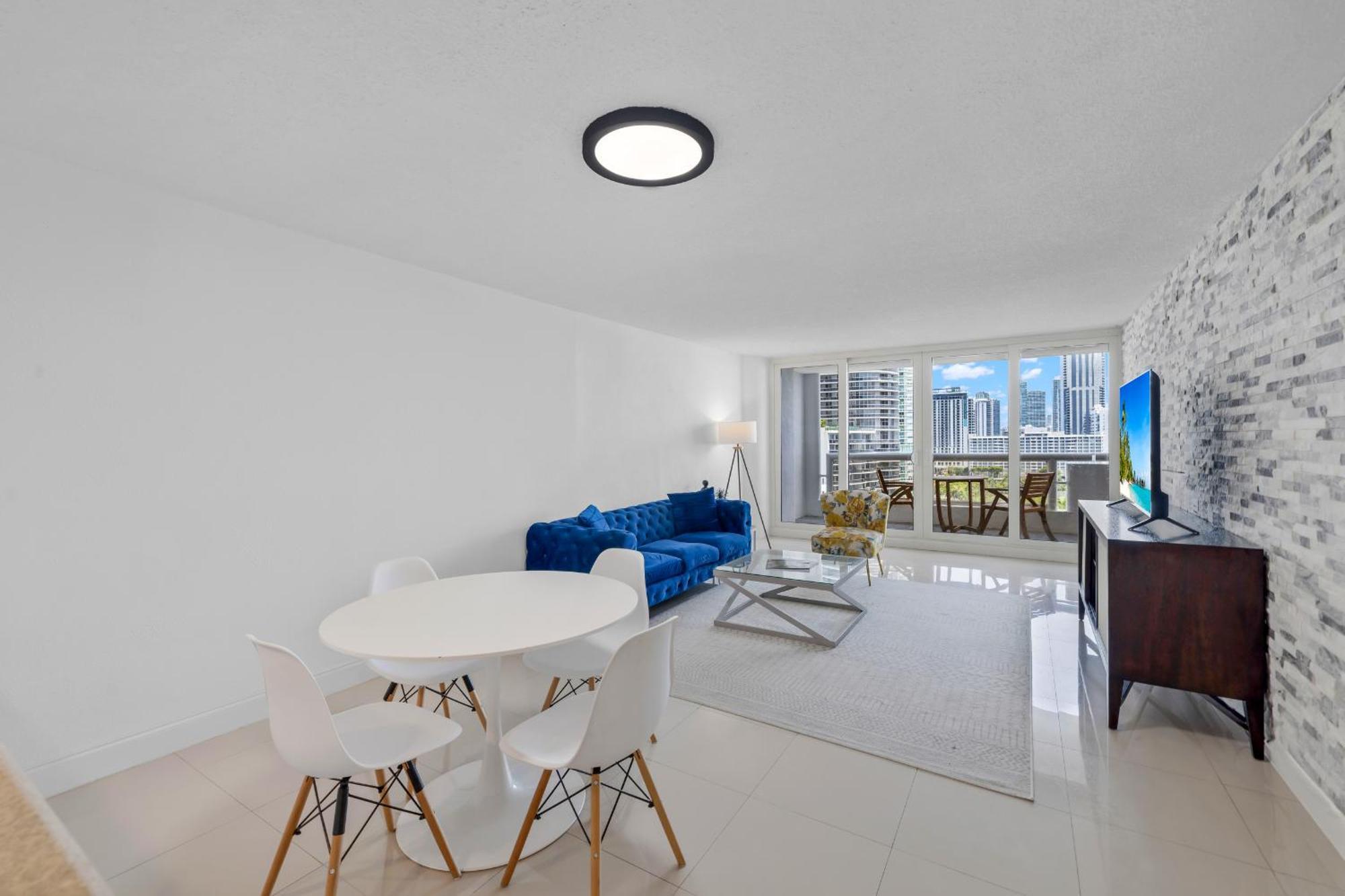 4 Bedroom With Stunning Balcony View