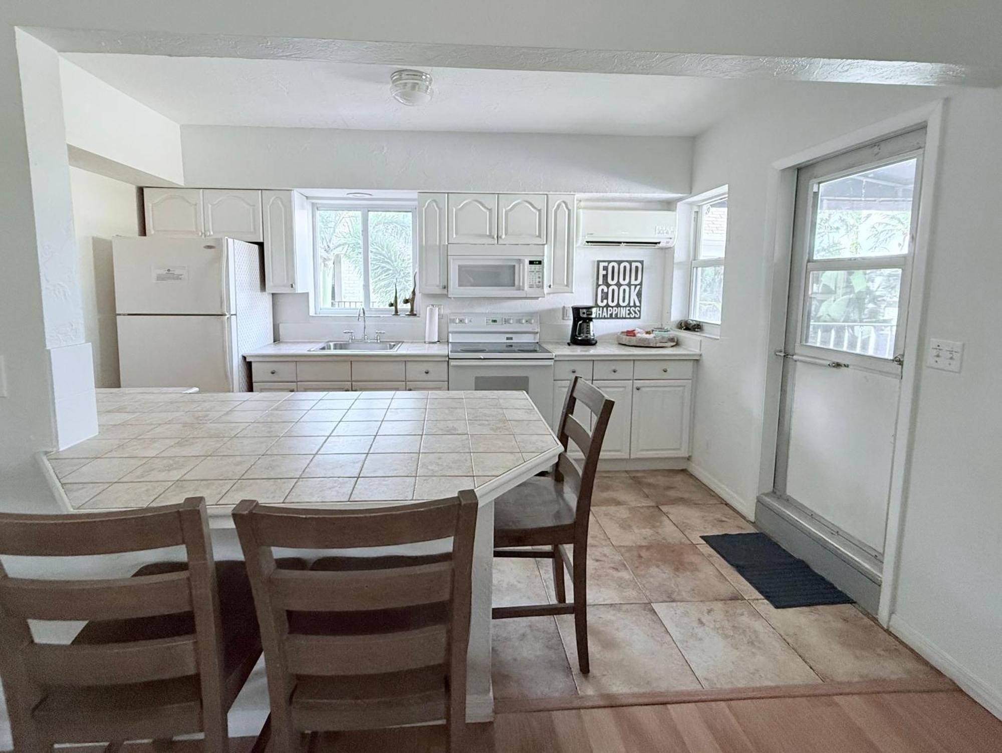 4145 By The Sea & Inn 3*