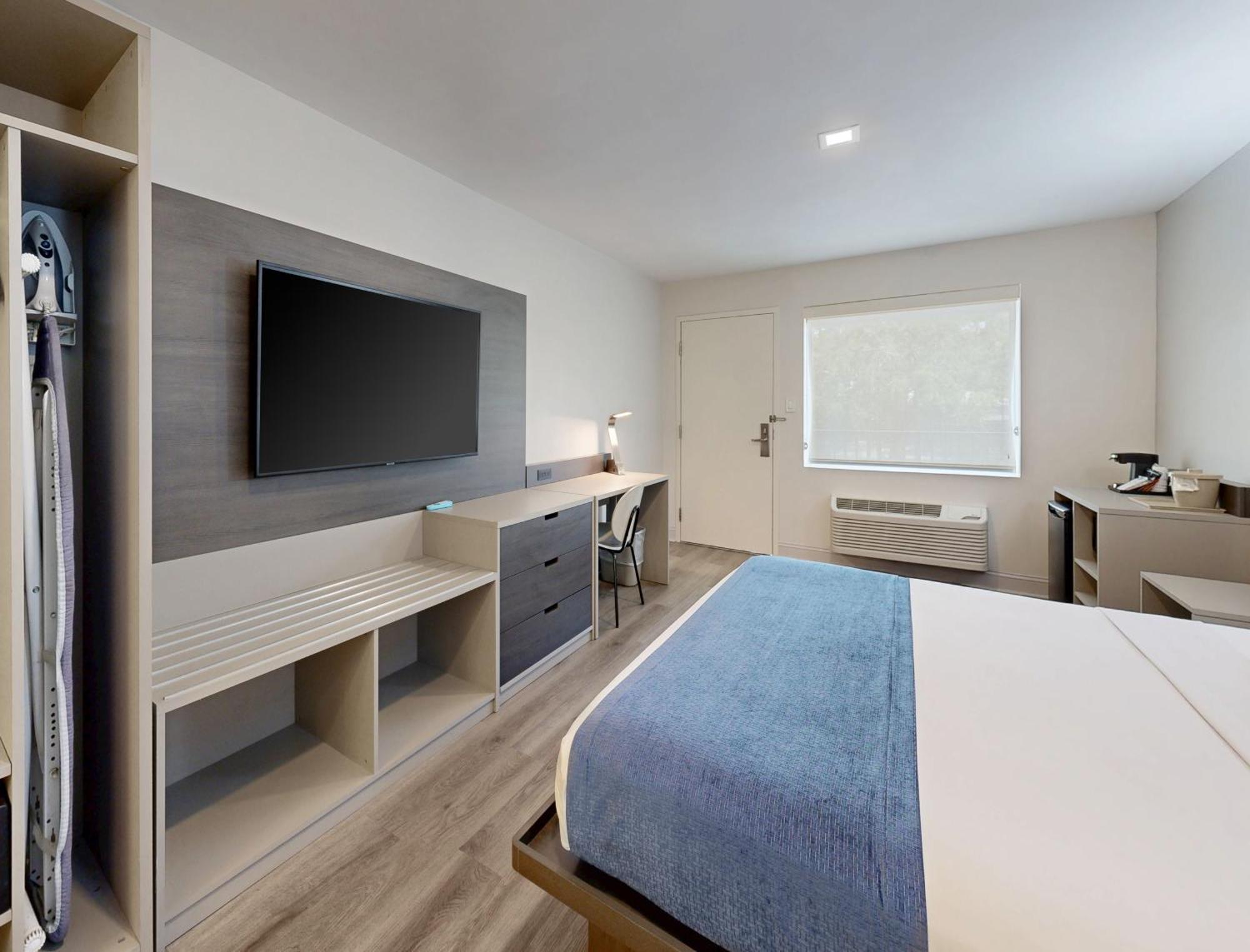 Avanti International 3*
