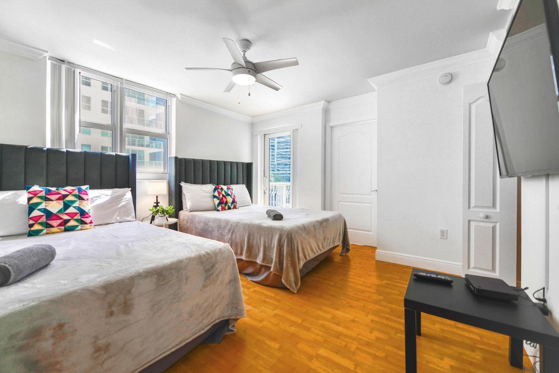 Trendy 2br With Pool And Bay Views Apartment *