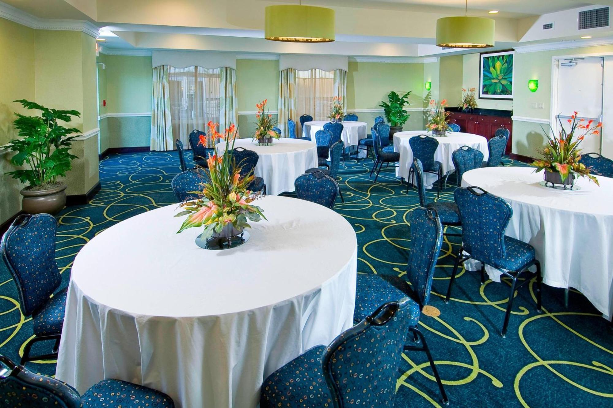 Courtyard By Marriott Sarasota At Town Center Hotel 3*