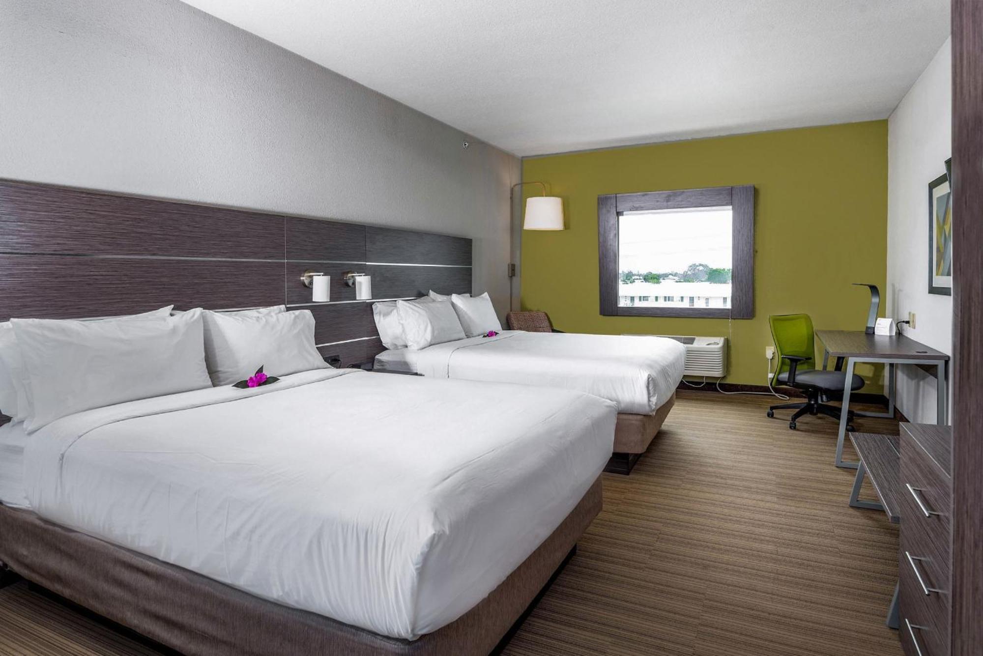 Hotel Express & Boynton West By Ihg
