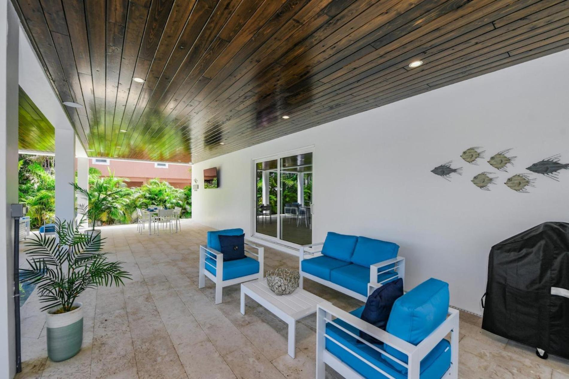 Holiday home Sea La Vie House - Luxurious 4br W Pool Dock Canal Access On Island *