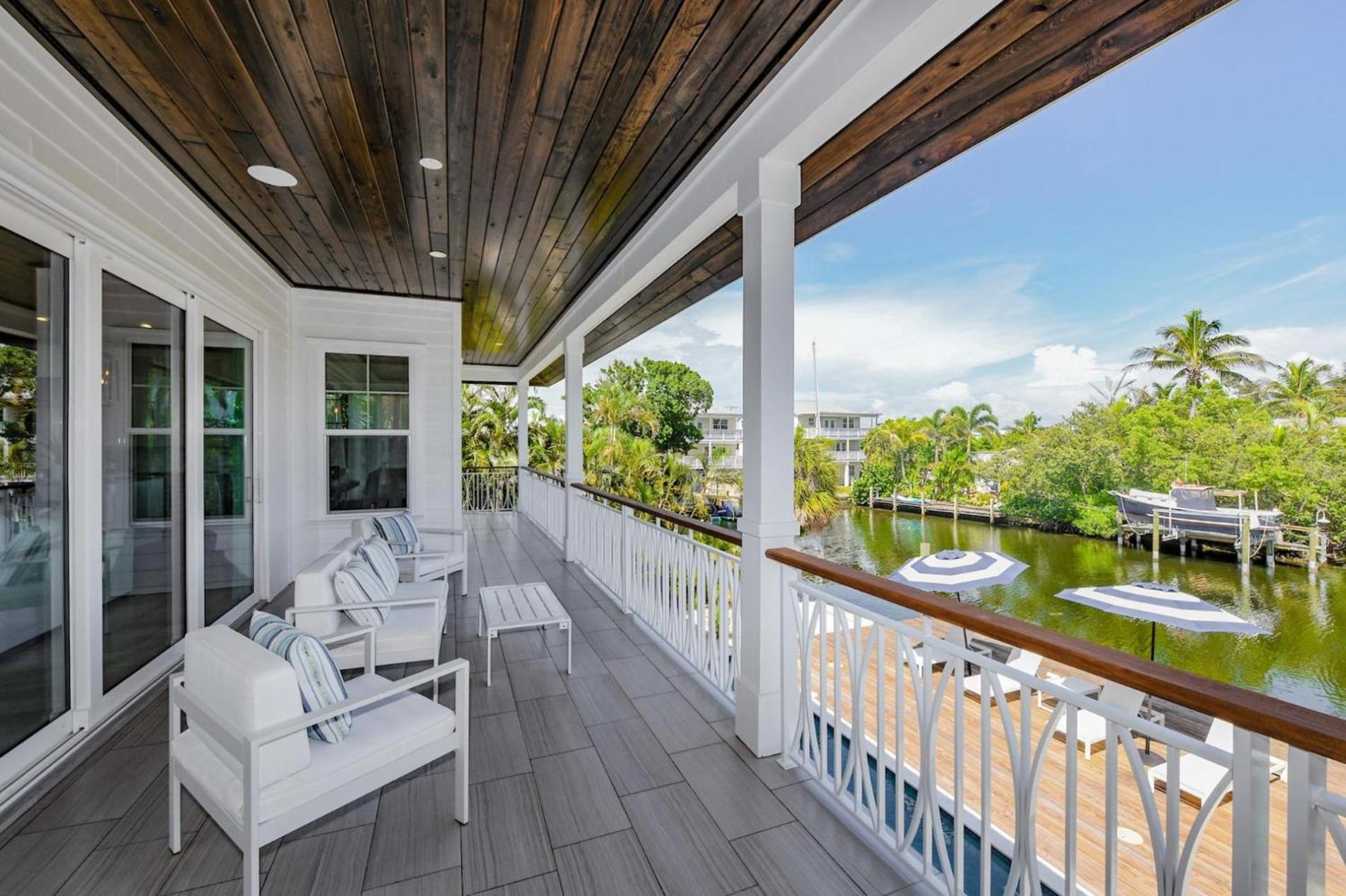 Holiday home Sea La Vie House - Luxurious 4br W Pool Dock Canal Access On Island *