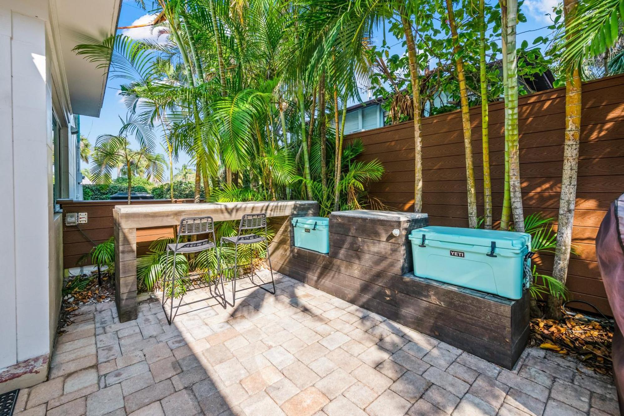 Sandy Pants - Designer Chic Steps To Backyard Oasis W Heated Pool * Anna Maria