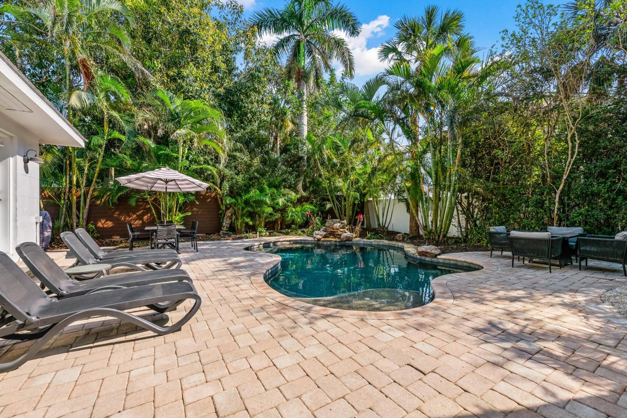 Sandy Pants - Designer Chic Steps To Backyard Oasis W Heated Pool Holiday home