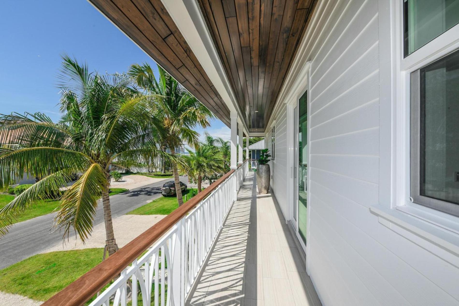Sea La Vie House - Luxurious 4br W Pool Dock Canal Access On Island *