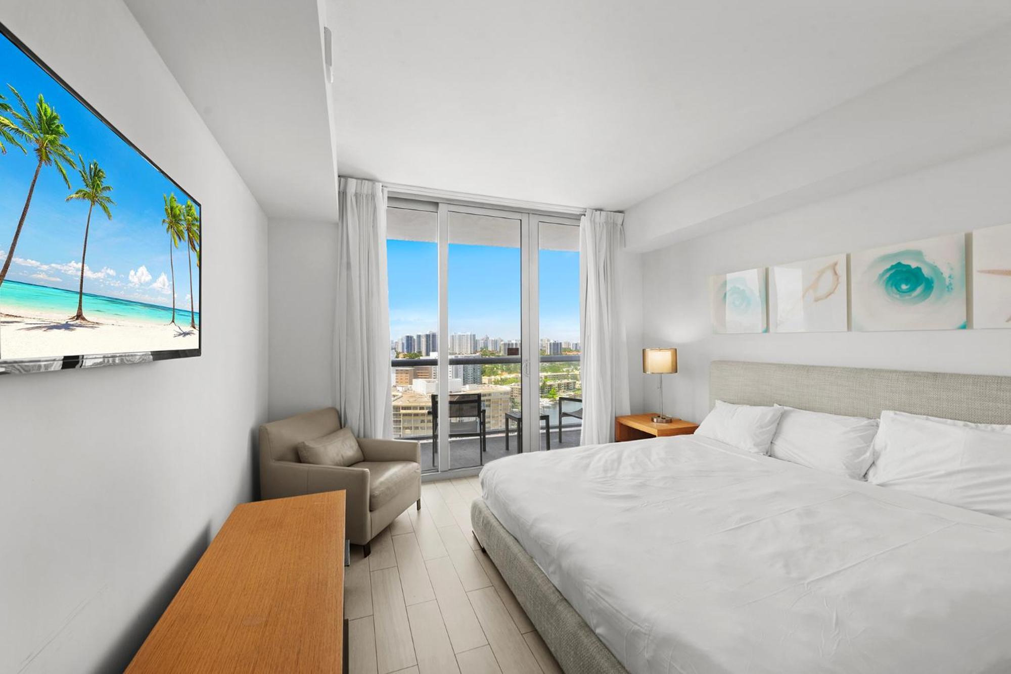 Aparthotel Water View Building With Pool - 5-min Walk To The