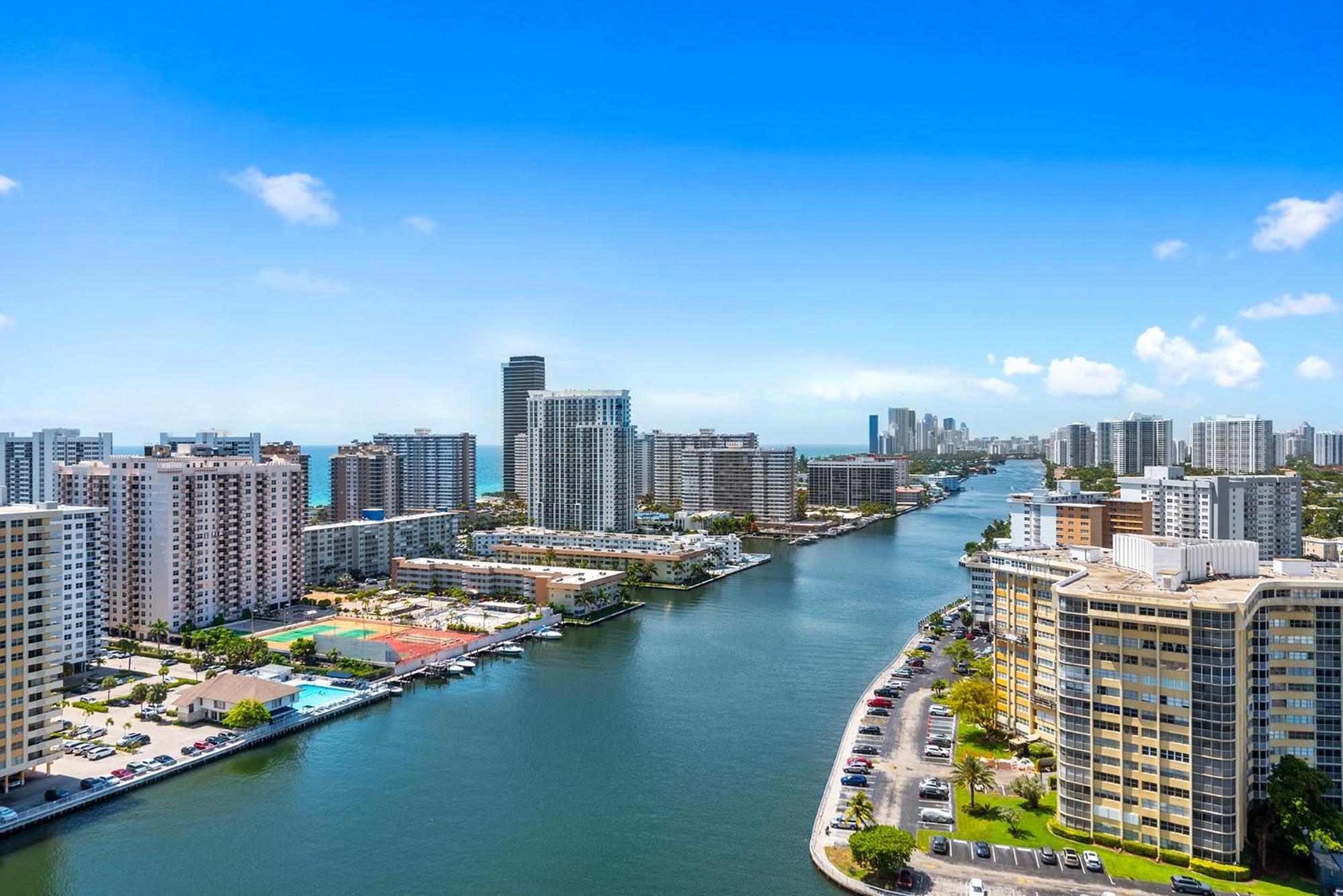 Water View Building With Pool - 5-min Walk To The * Hallandale Beach