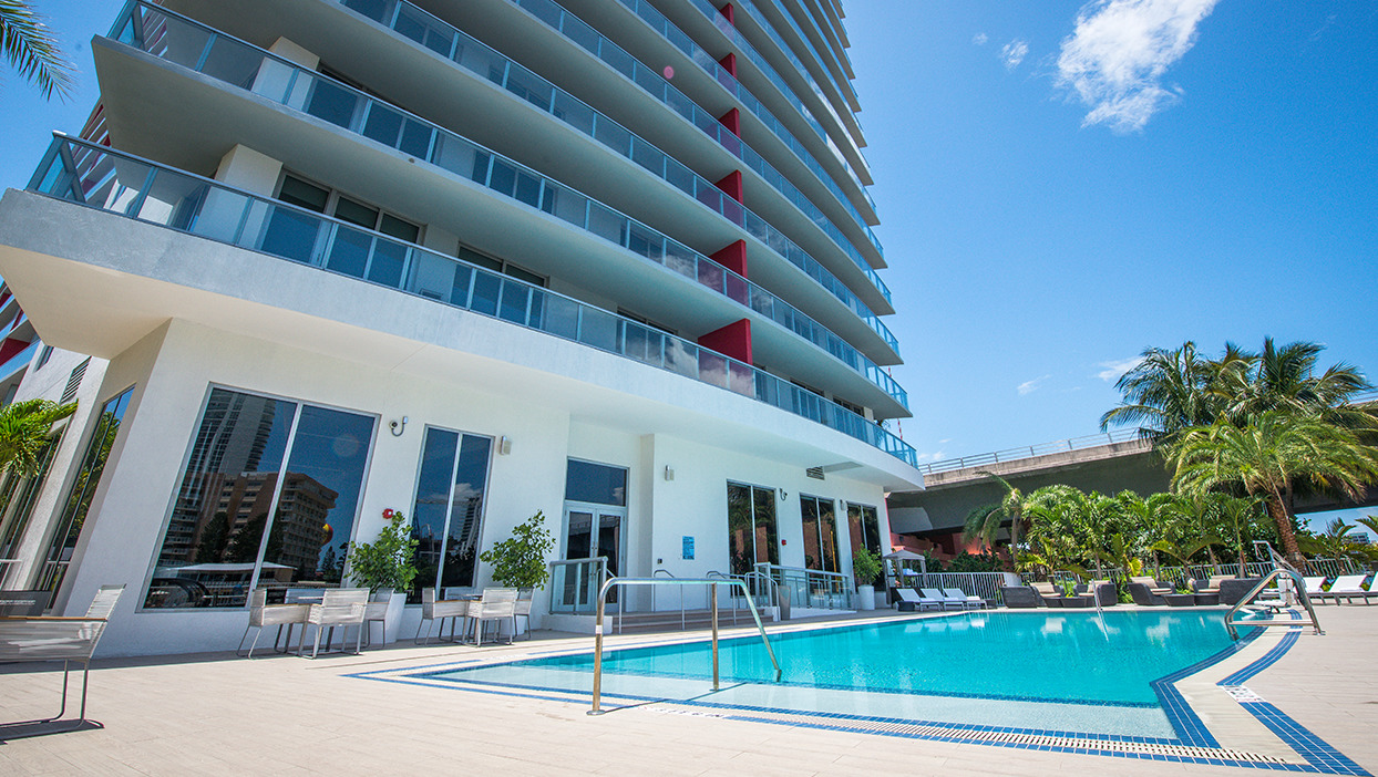 Aparthotel Beachwalk Elite And 4*