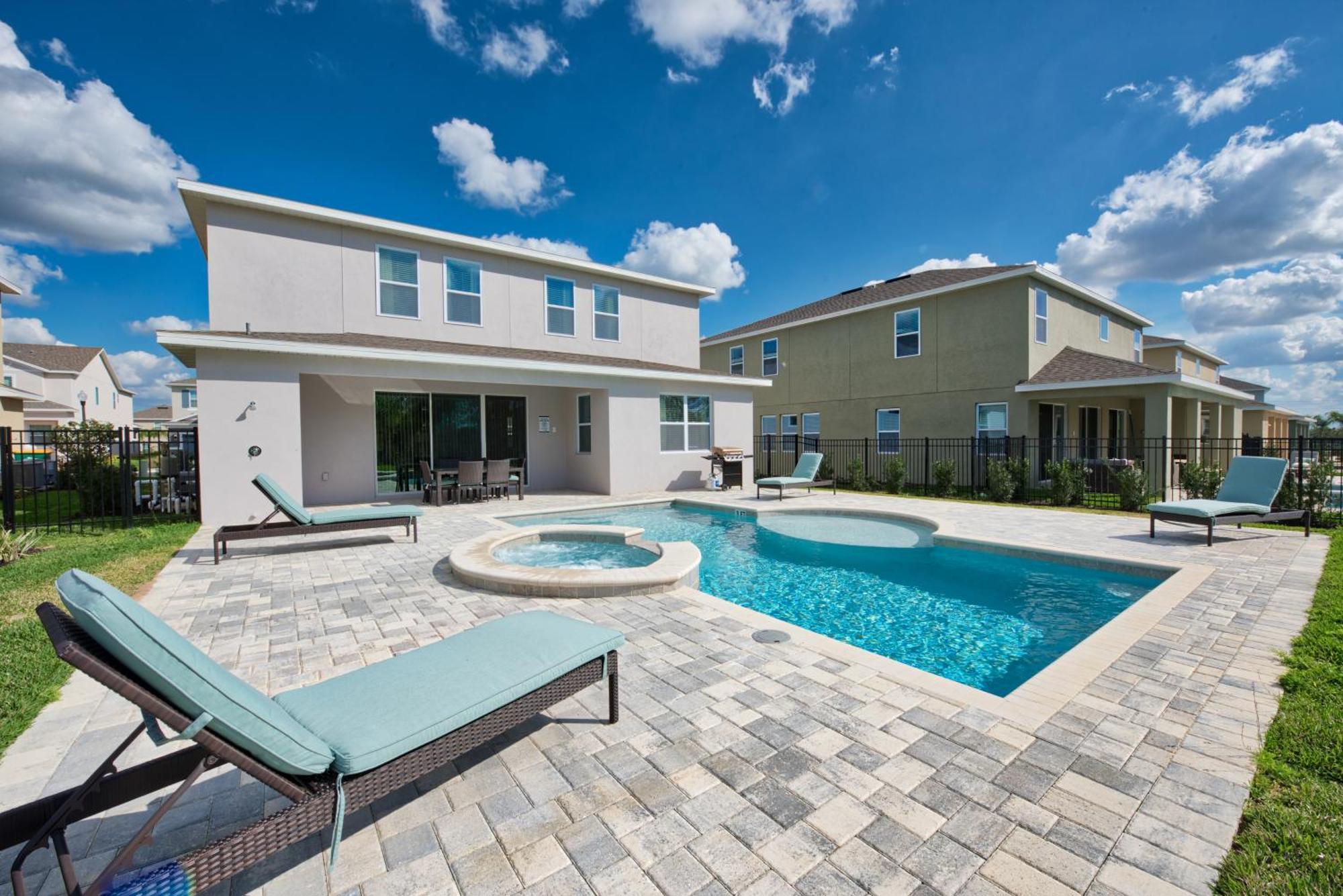 Holiday home Chic With Private Pool Near World By Rentyl - 7706f