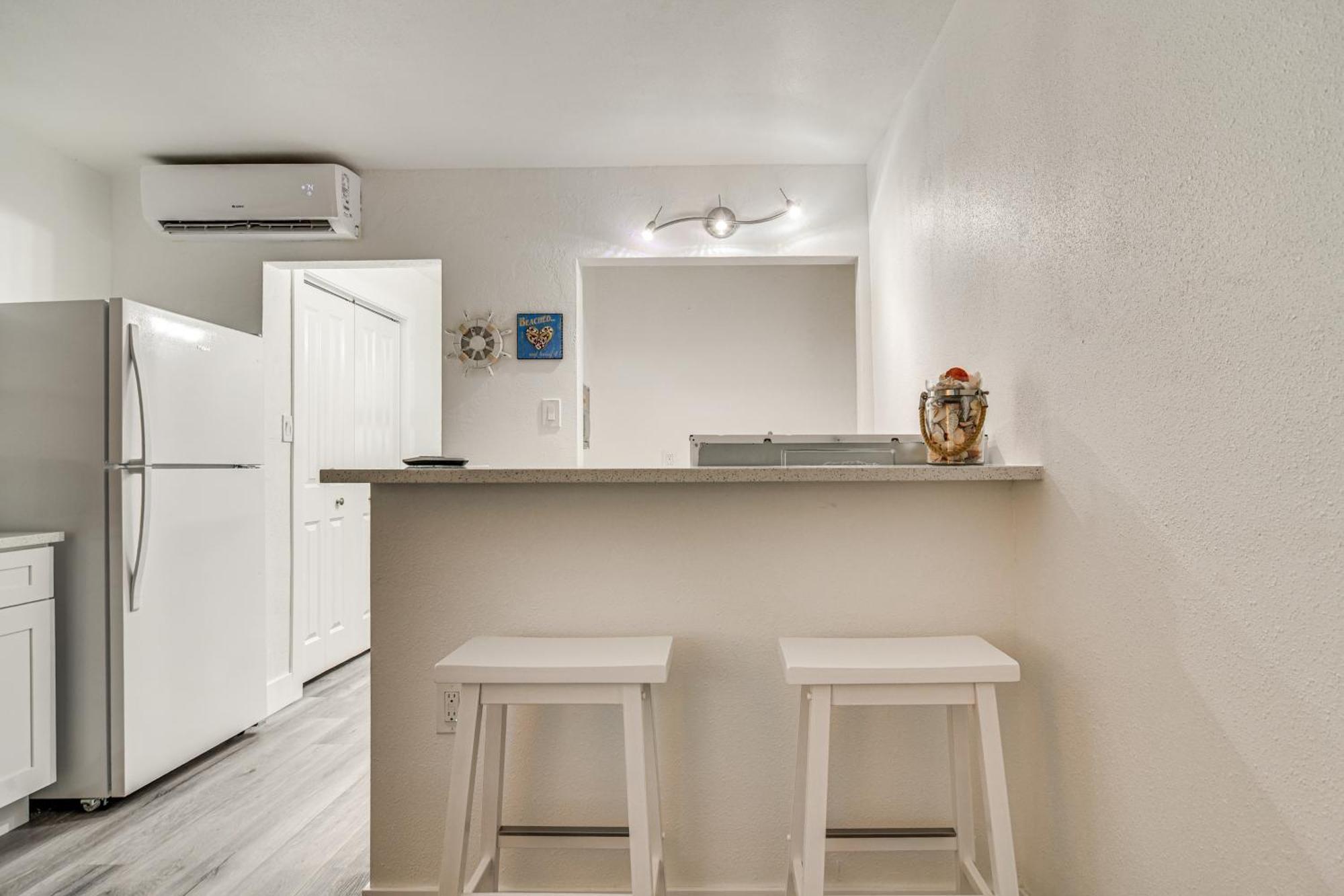 Tropical Pass-a-grille Gem With Direct Access! Apartment St. Pete Beach
