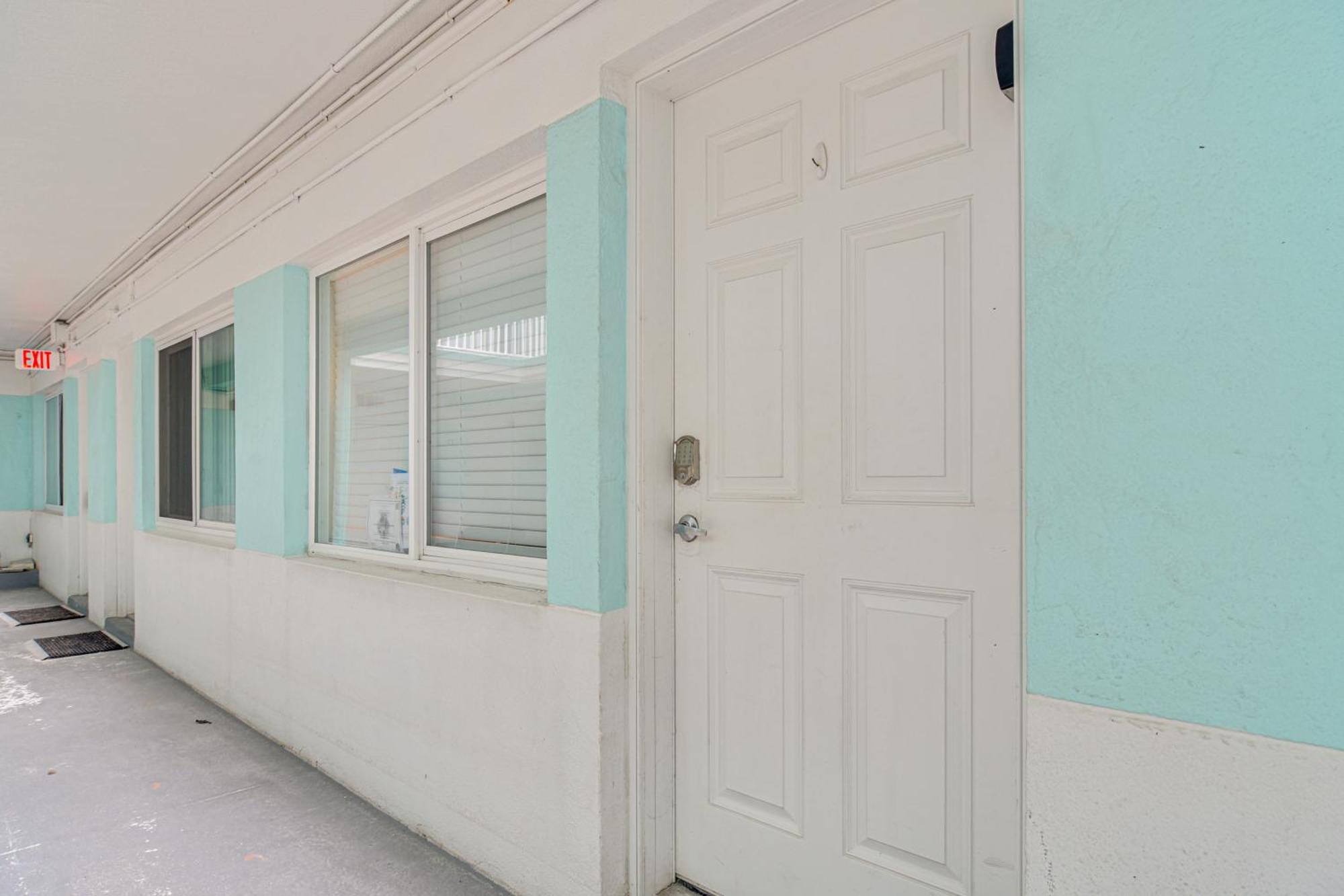 Tropical Pass-a-grille Gem With Direct Access! * St. Pete Beach