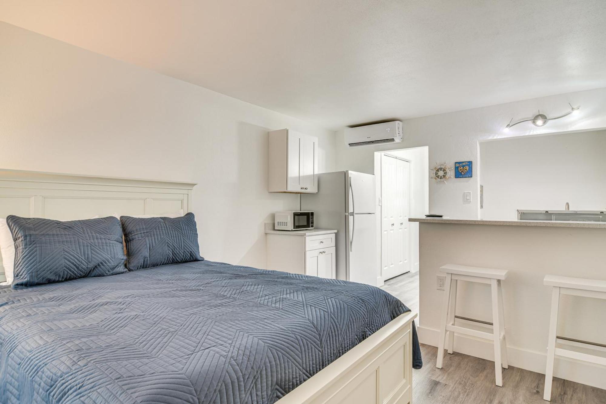 Apartment Tropical Pass-a-grille Gem With Direct Access!